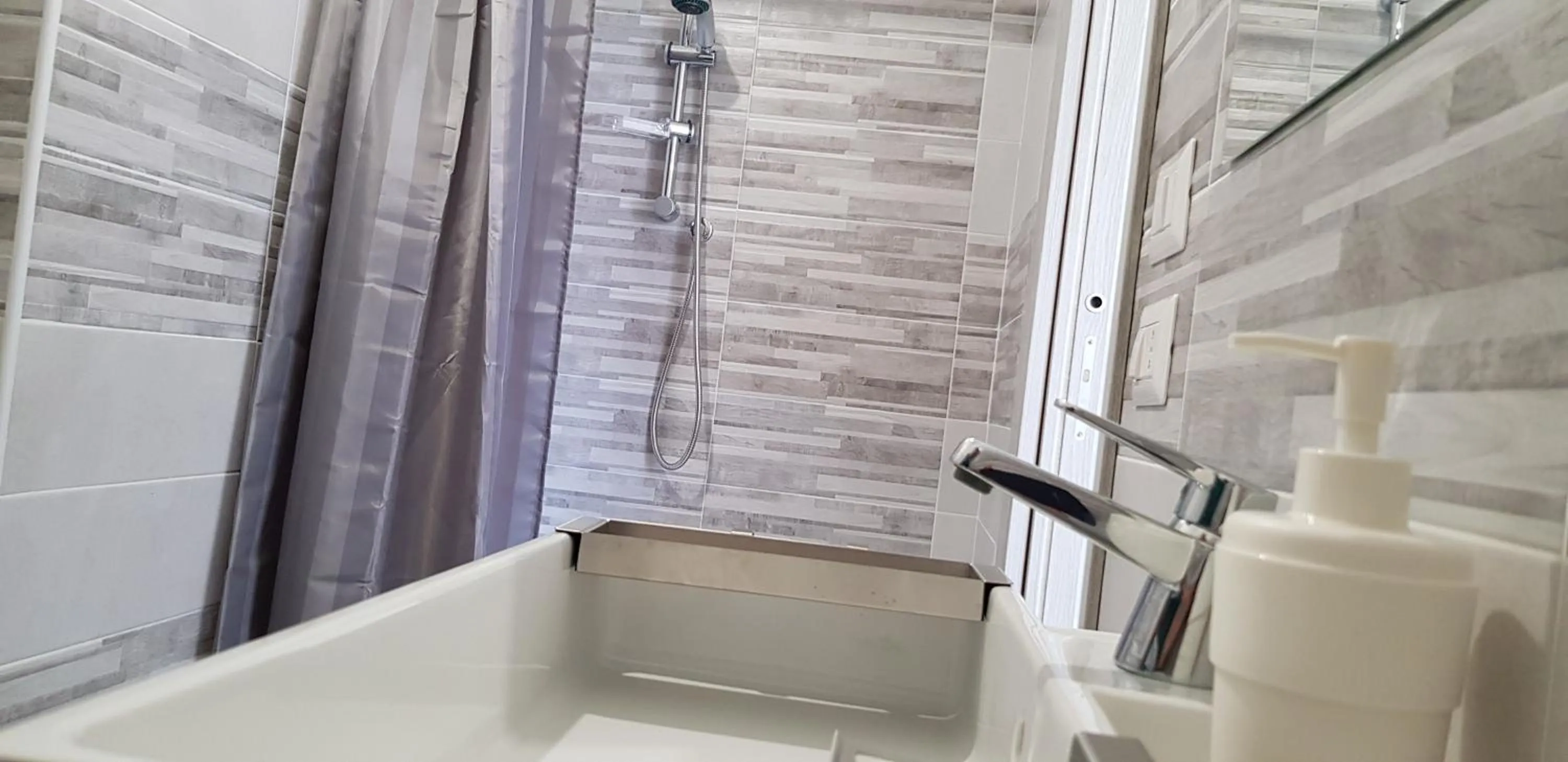 Shower in Punto Blu Relax