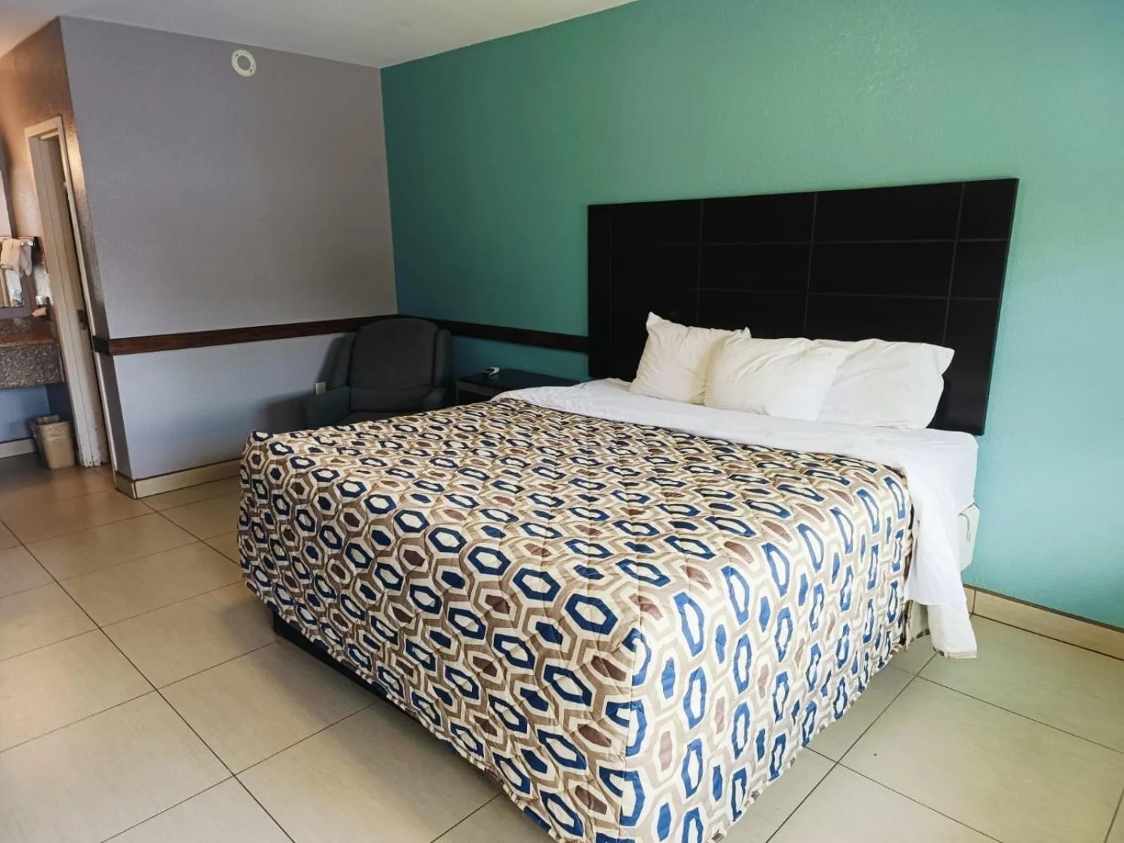 King Bed Smoking in Woodfield Inn & Suites Hotel O, Yoakum TX 111