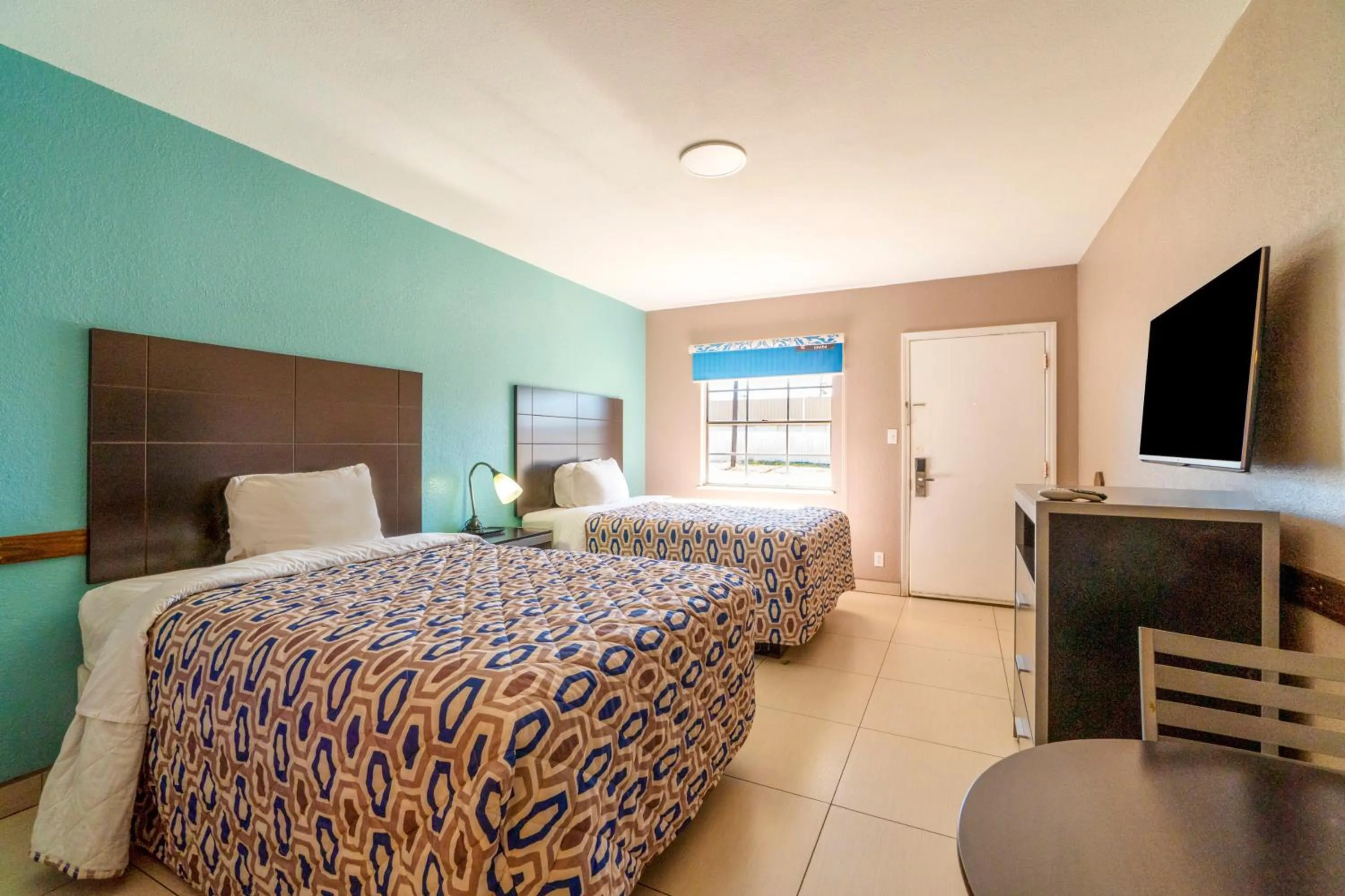 Bedroom, Bed in Woodfield Inn & Suites Hotel O, Yoakum TX 111