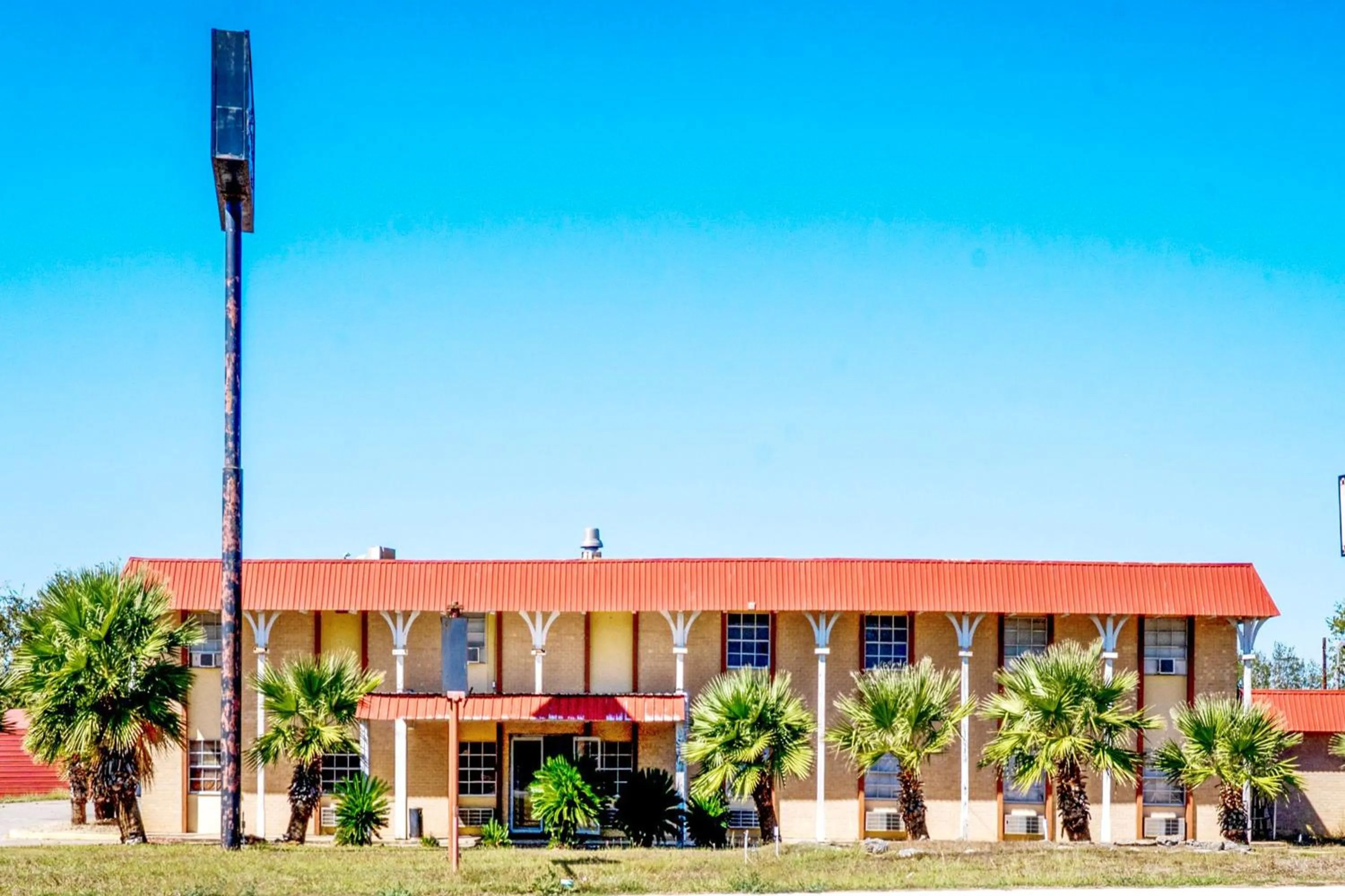 Property building in Woodfield Inn & Suites Hotel O, Yoakum TX 111