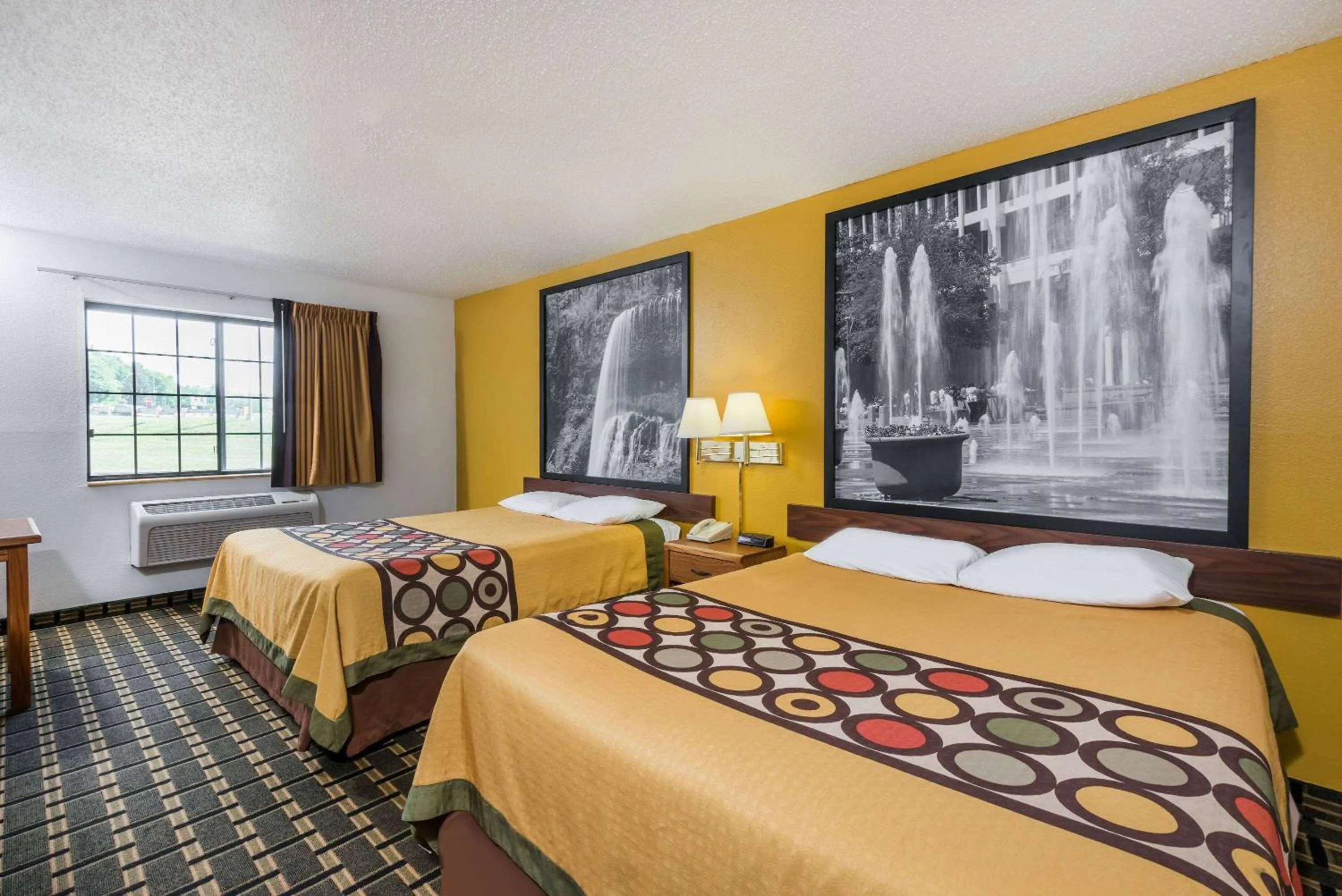 Bed in Super 8 by Wyndham Coshocton Roscoe Village