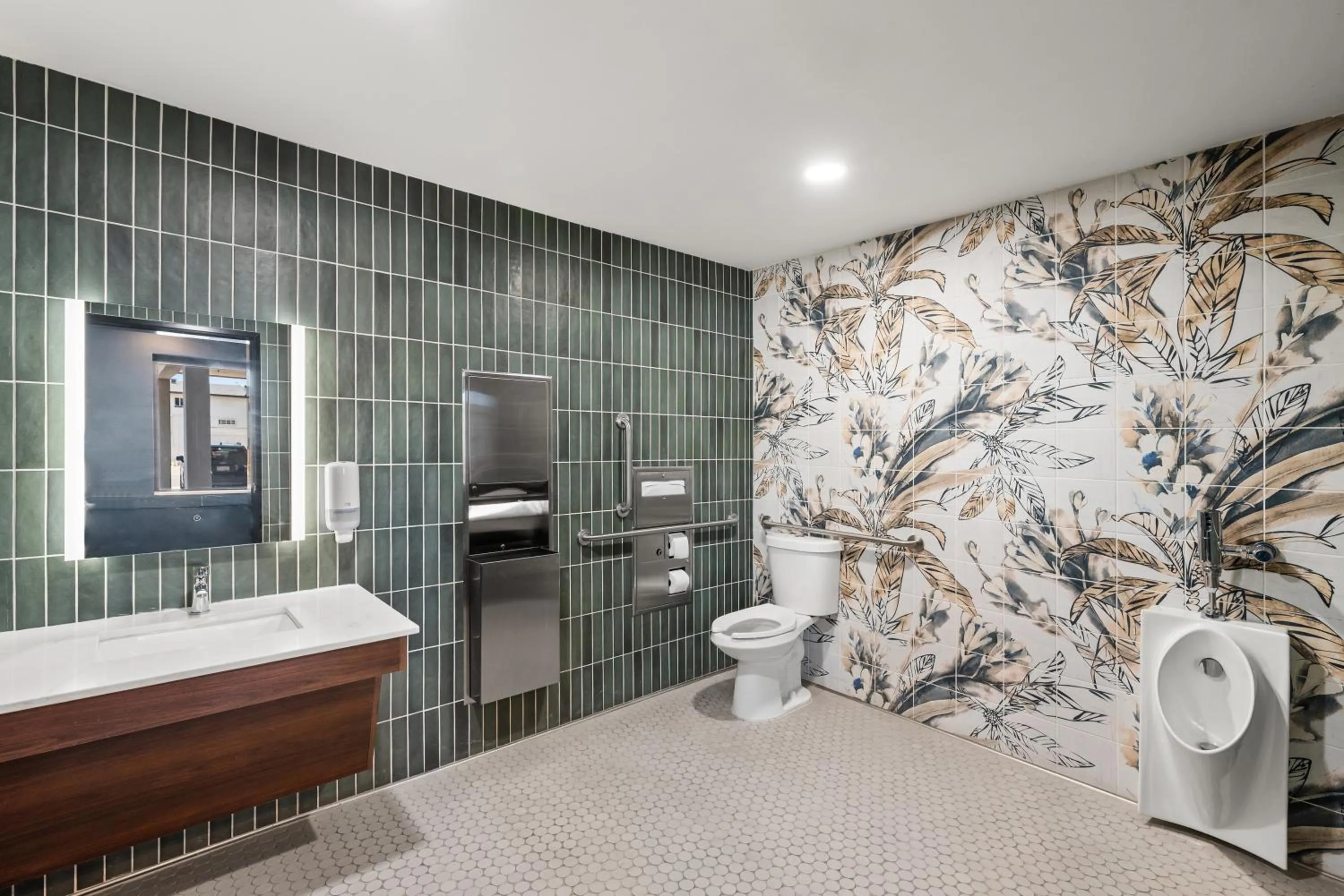 Public Bath in The Ellsworth Hotel, an Ascend Collection Hotel
