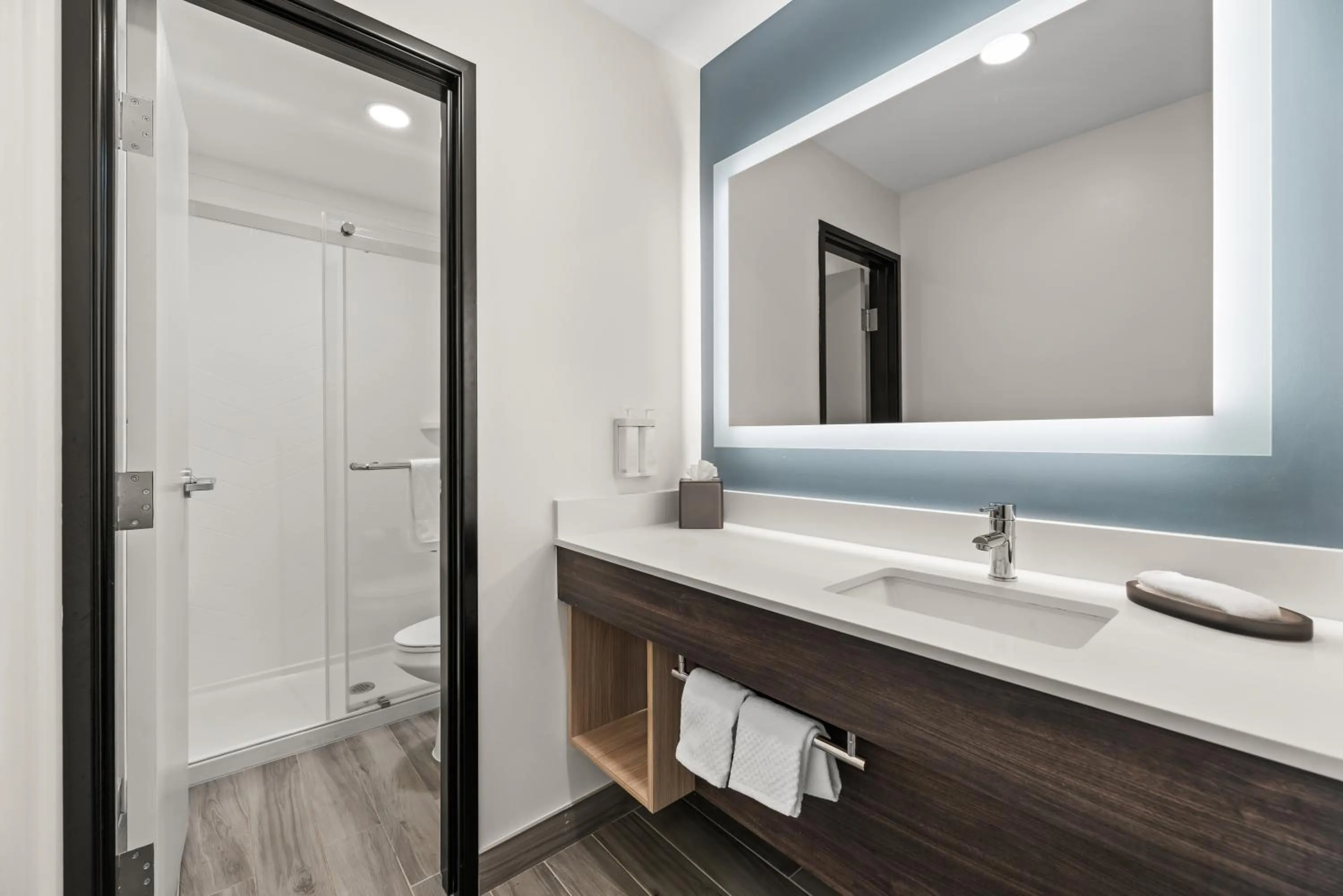 Bathroom in The Ellsworth Hotel, an Ascend Collection Hotel