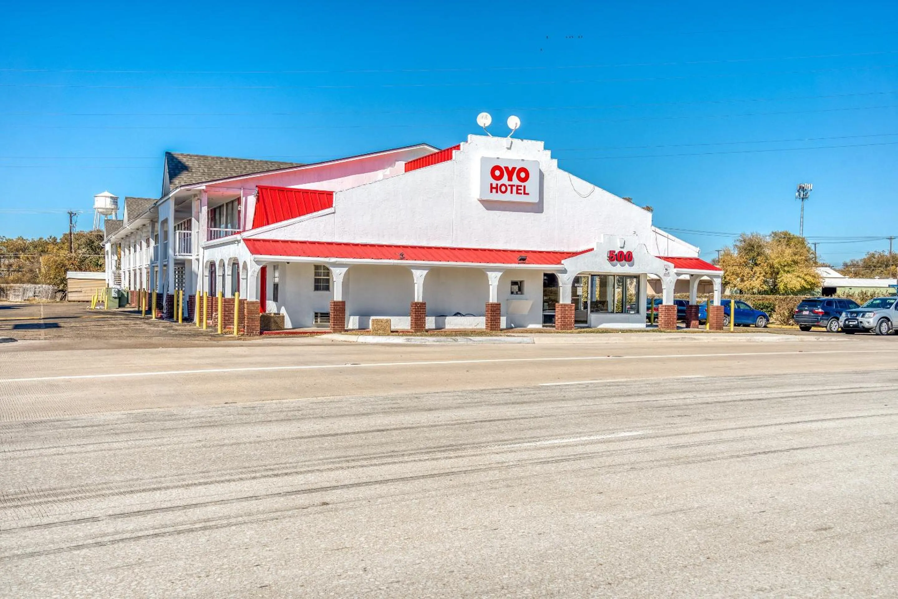 Facade/entrance in OYO Hotel Waco University Area I-35