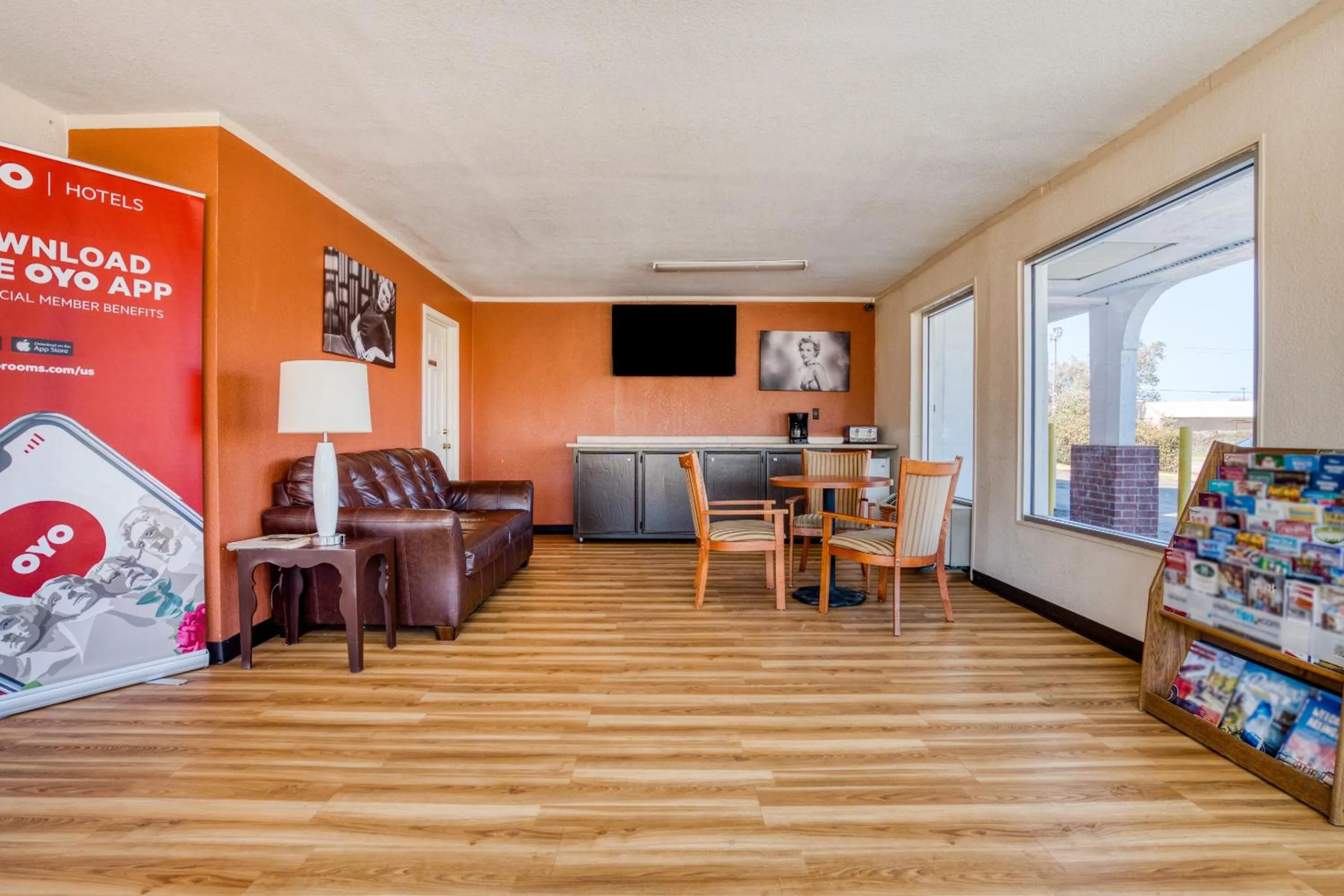 Lobby or reception in OYO Hotel Waco University Area I-35