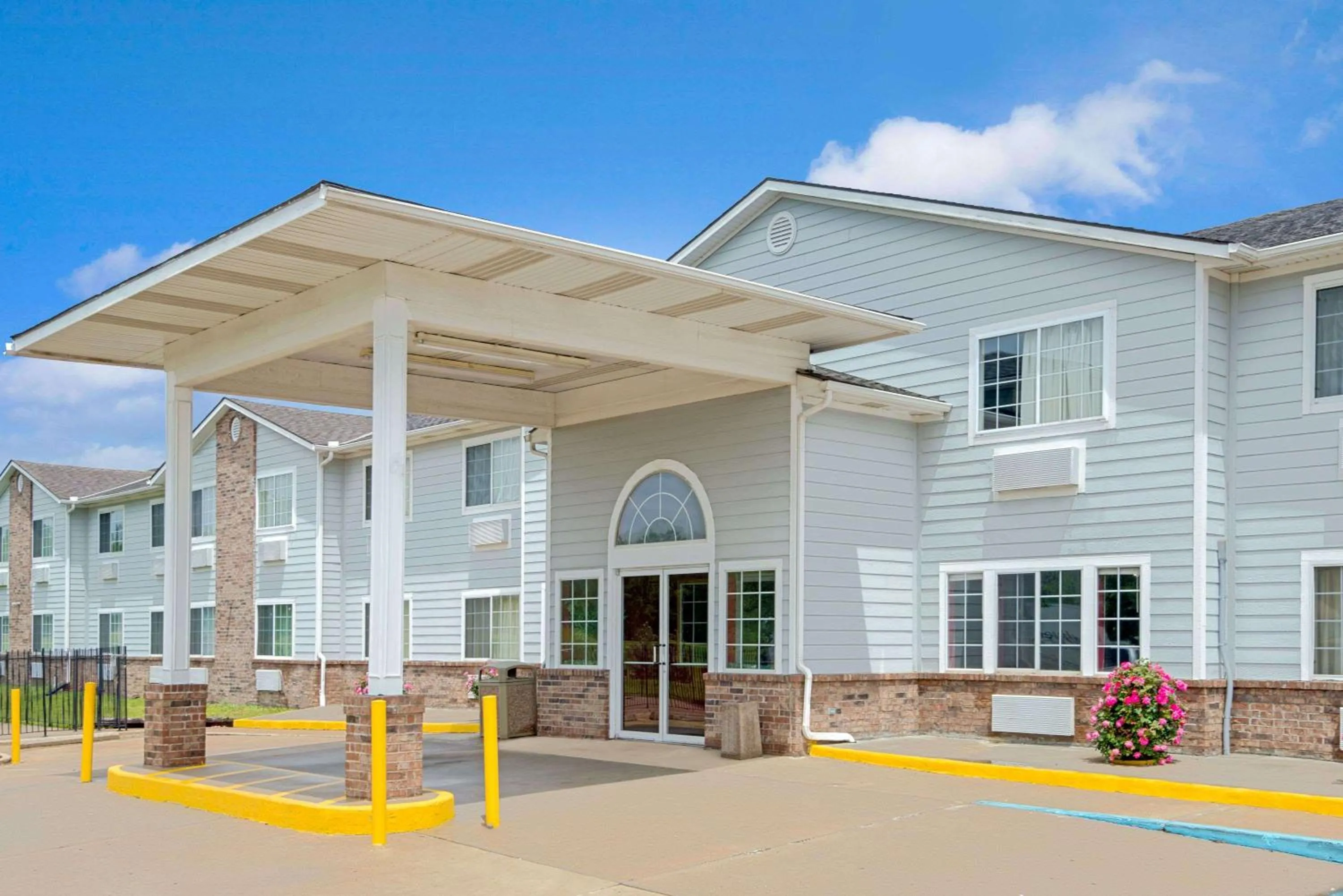 Property building in Super 8 by Wyndham Riverside/Kansas City