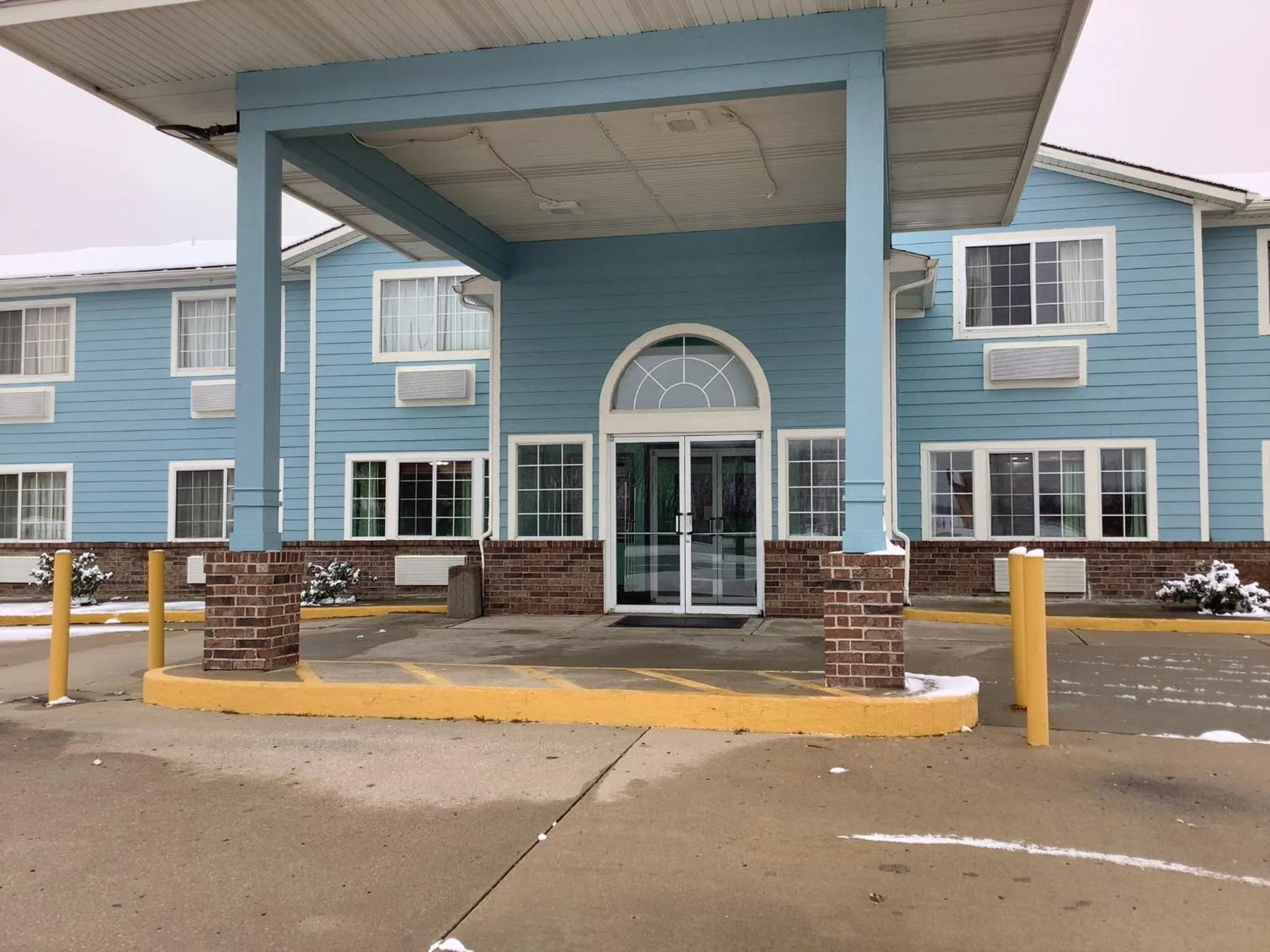 Property building in Super 8 by Wyndham Riverside/Kansas City