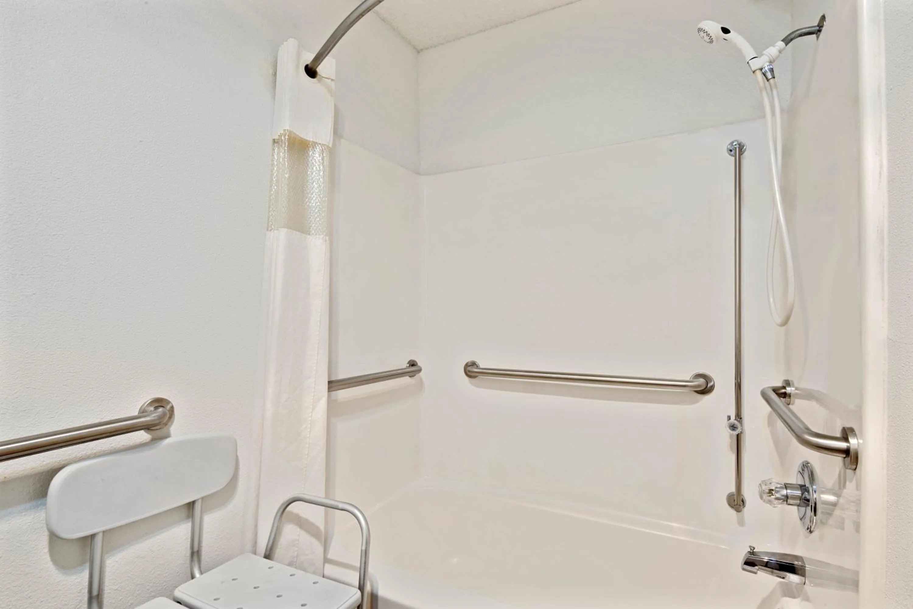 Super 8 by Wyndham Riverside/Kansas City