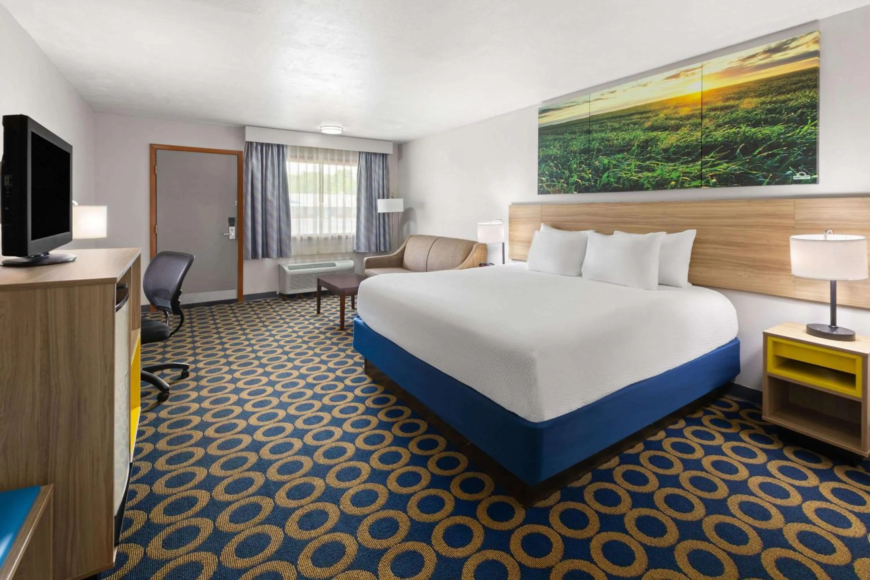 Photo of the whole room, Bed in Days Inn by Wyndham Wauseon