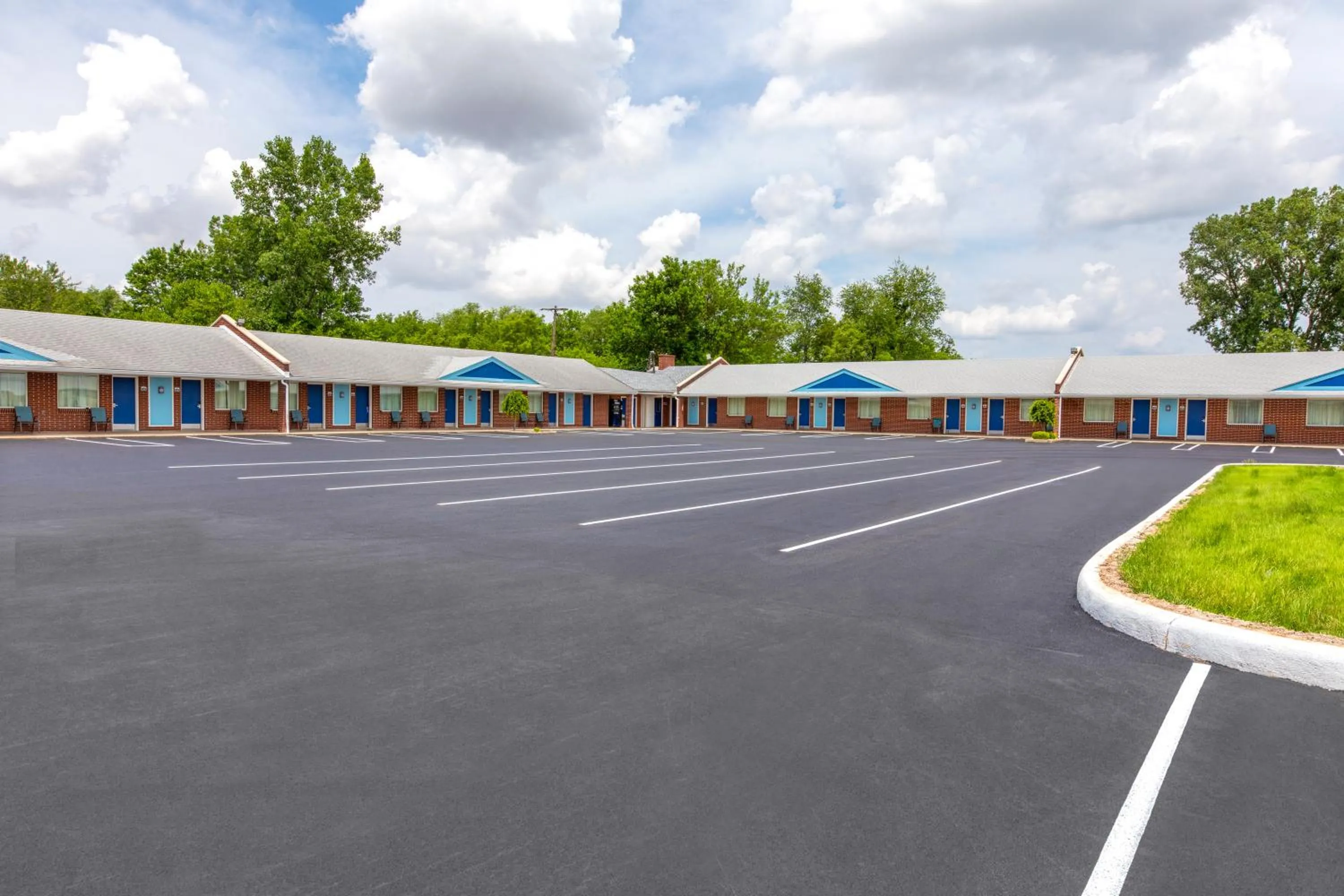 Parking in Days Inn by Wyndham Wauseon