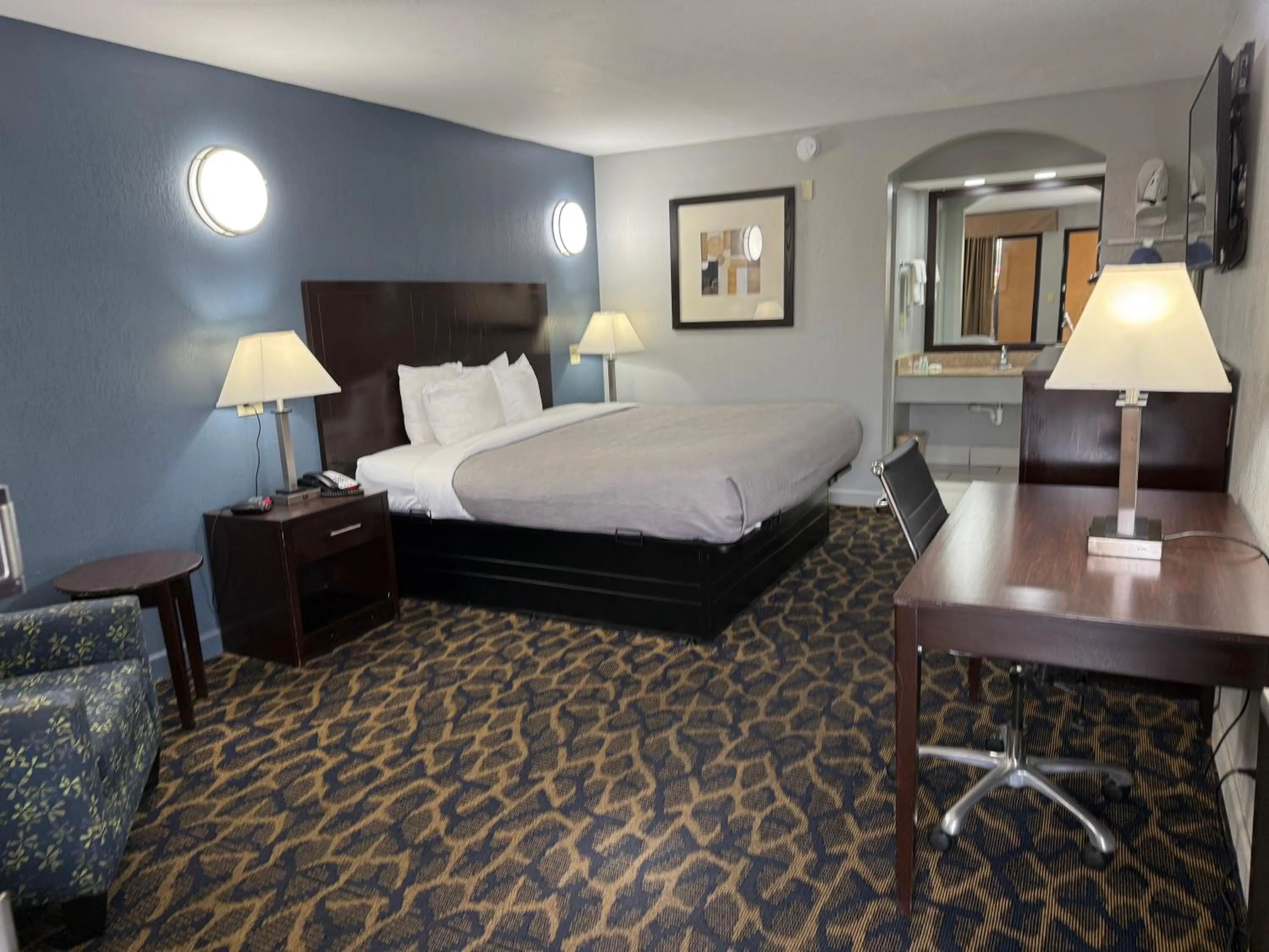 Bed in Quality Inn Indianola