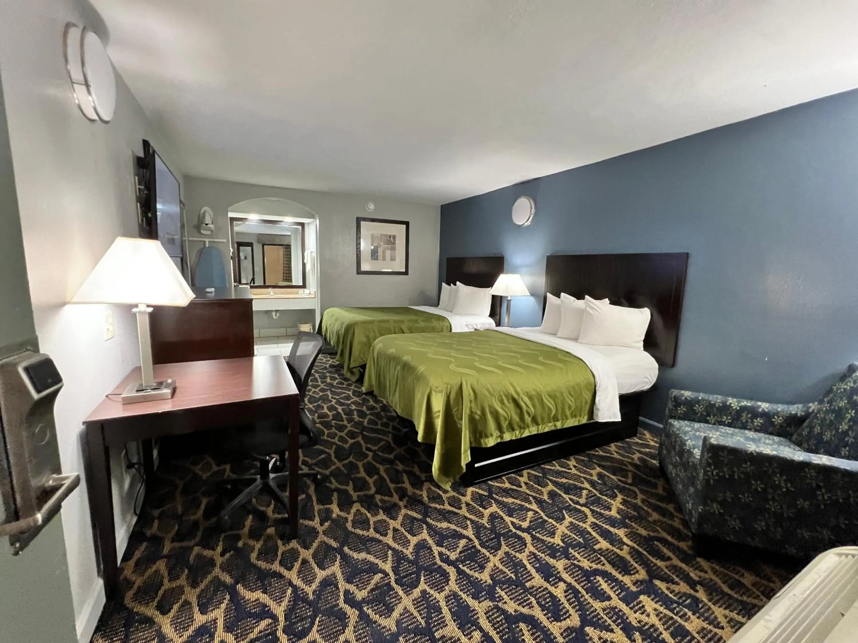 Bed in Quality Inn Indianola