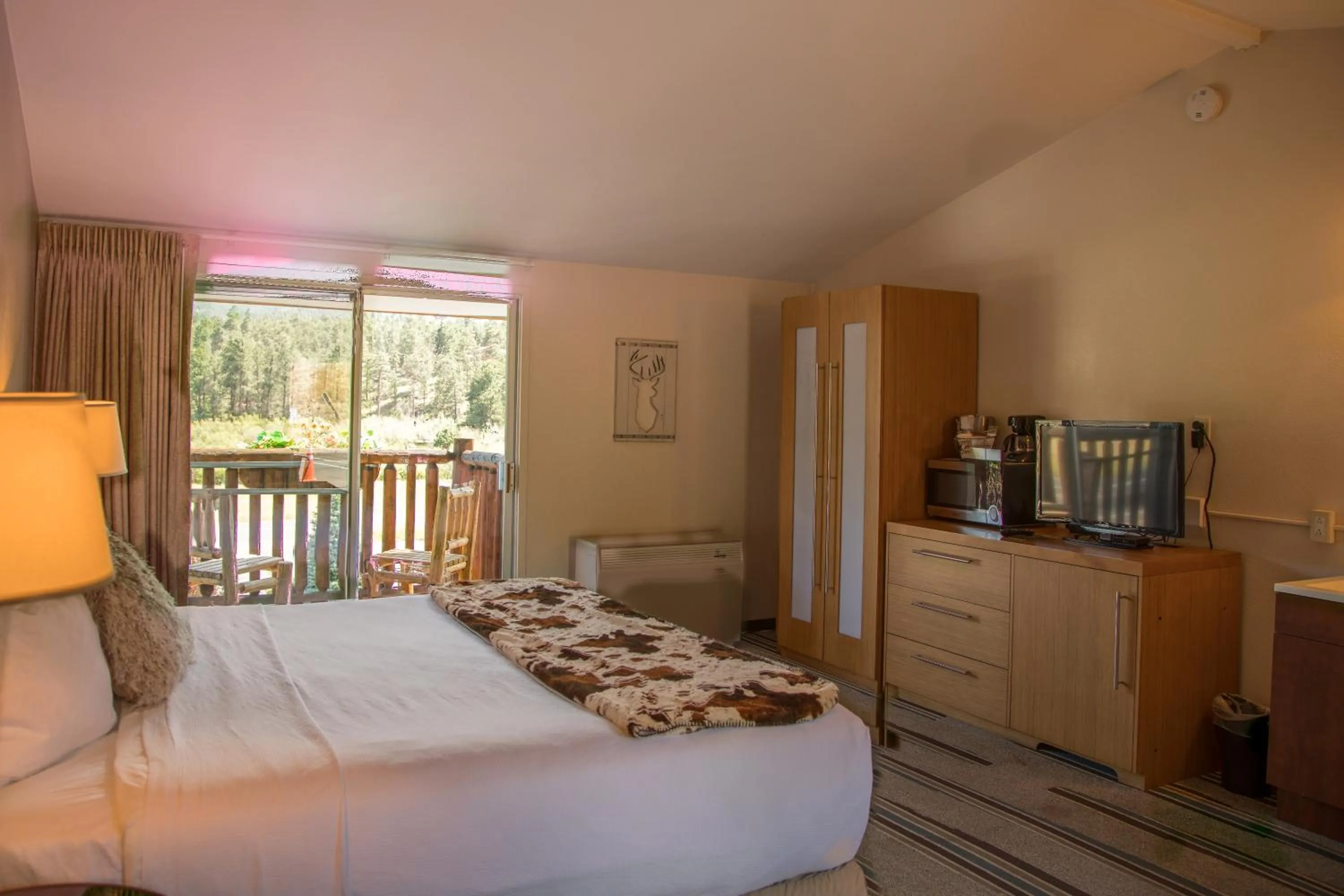 TV and multimedia, Bed in Alpine Trail Ridge Inn