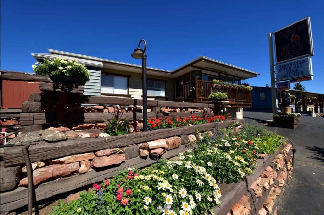 Property building in Alpine Trail Ridge Inn