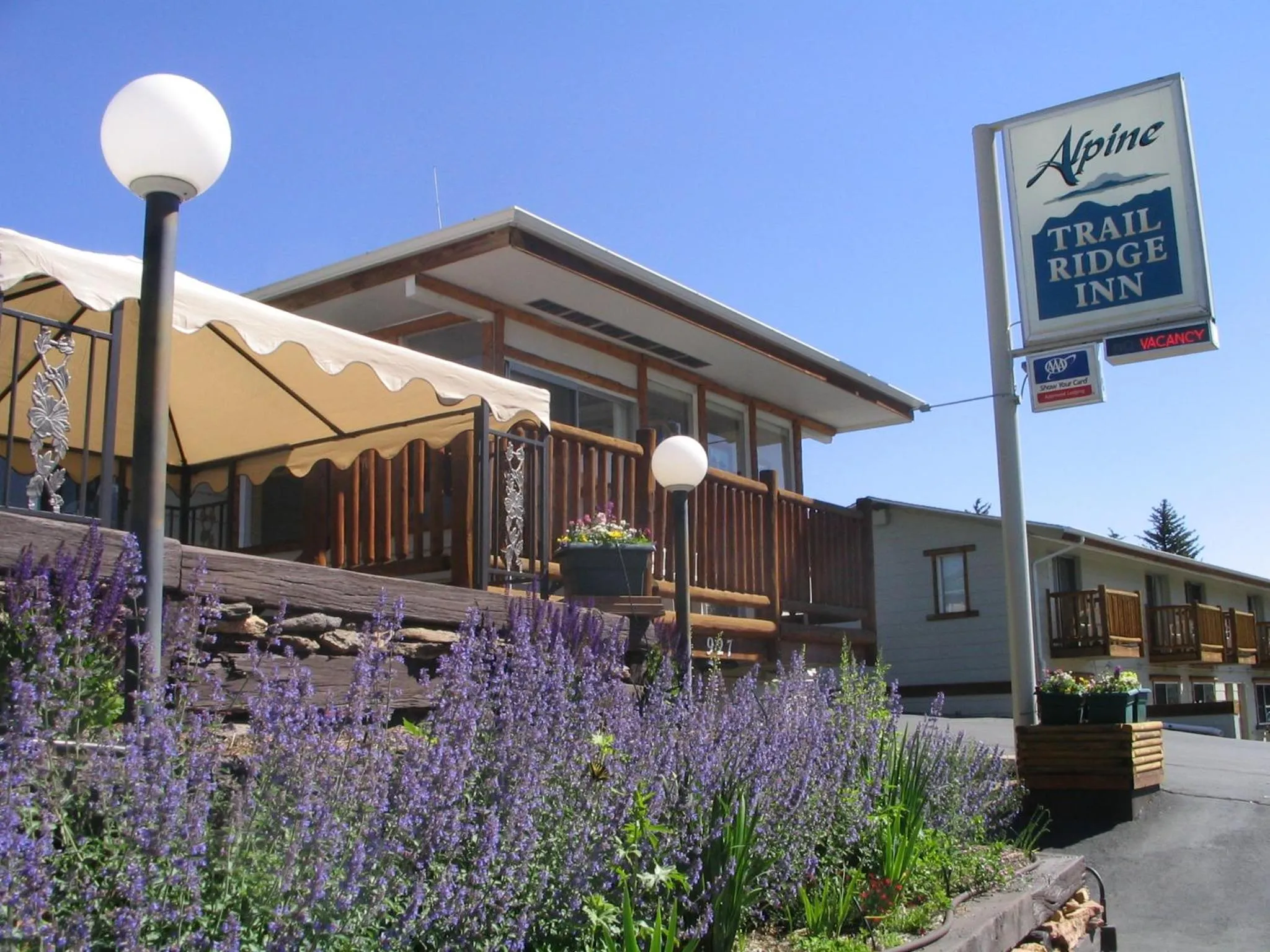 Property building in Alpine Trail Ridge Inn