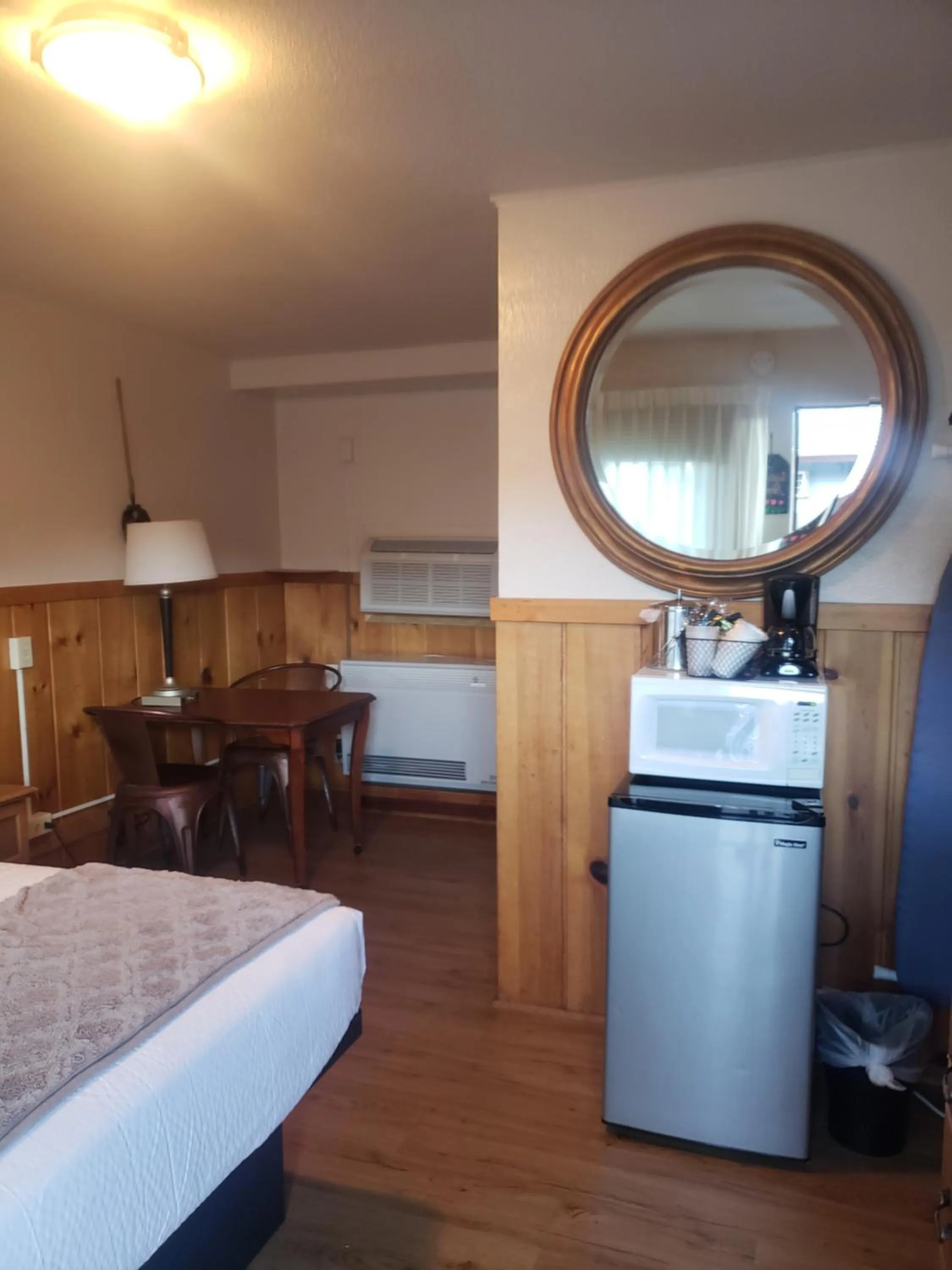 Photo of the whole room in Alpine Trail Ridge Inn