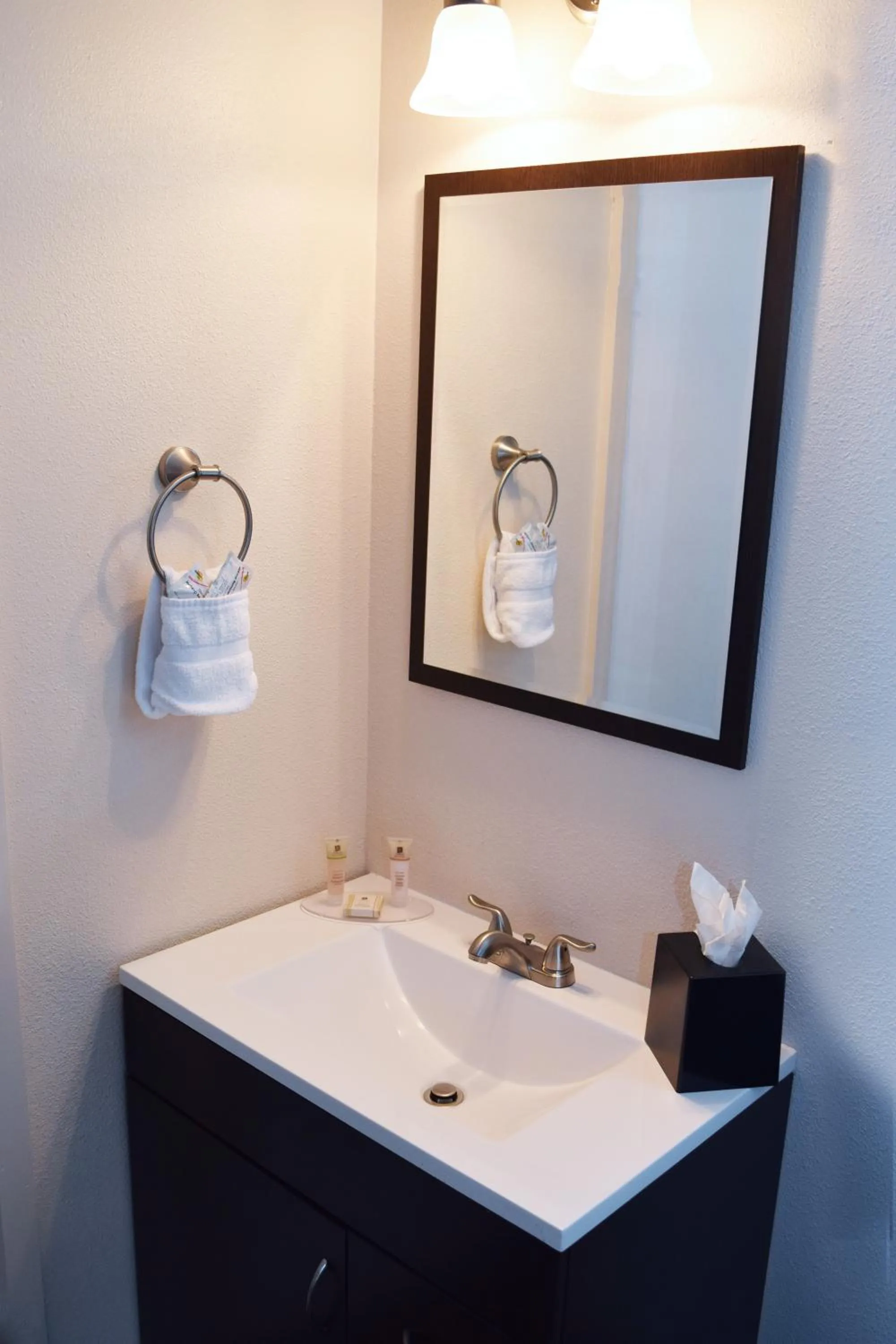 Bathroom in Alpine Trail Ridge Inn