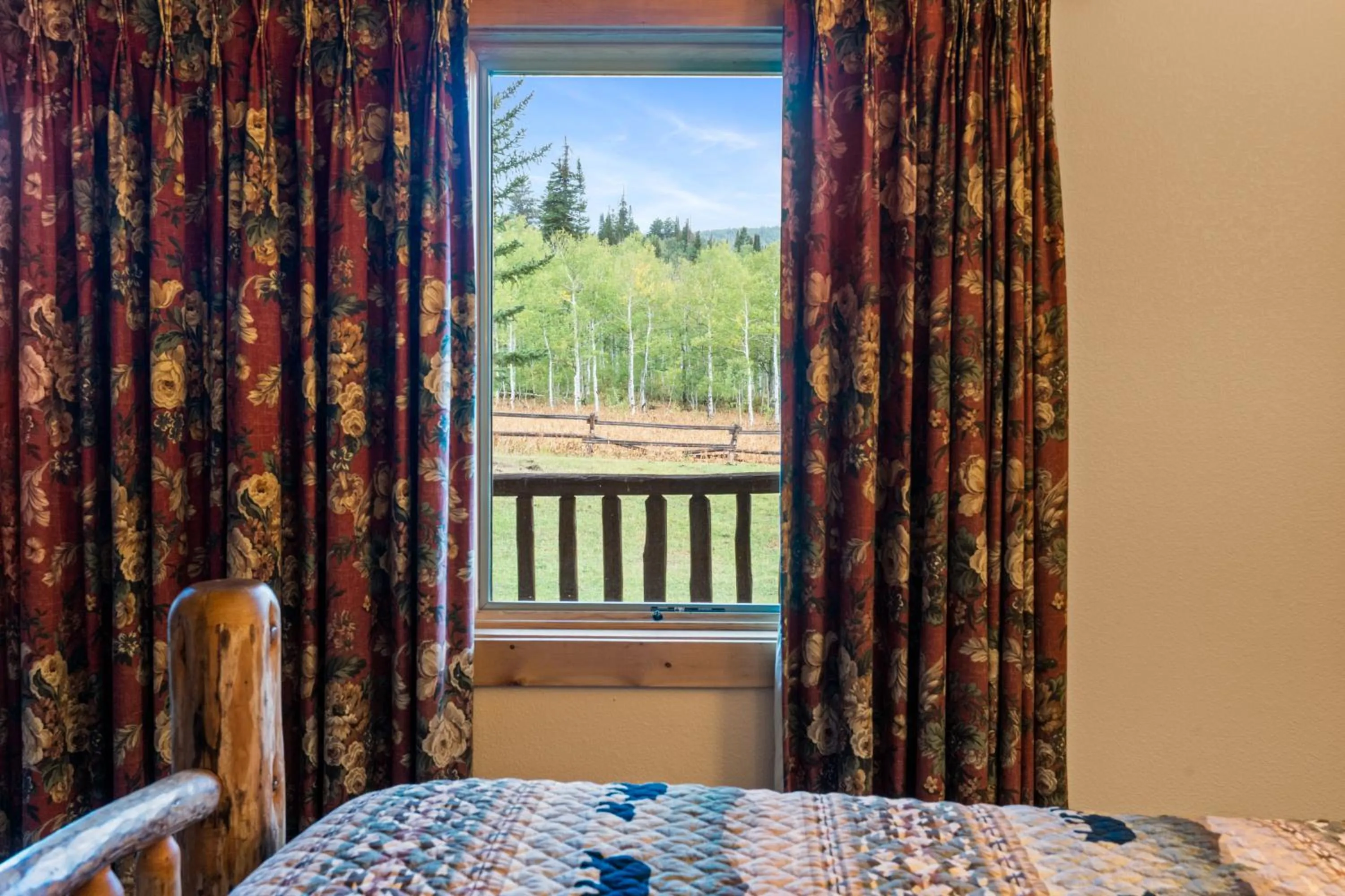 View (from property/room), Bed in Daniels Summit Lodge