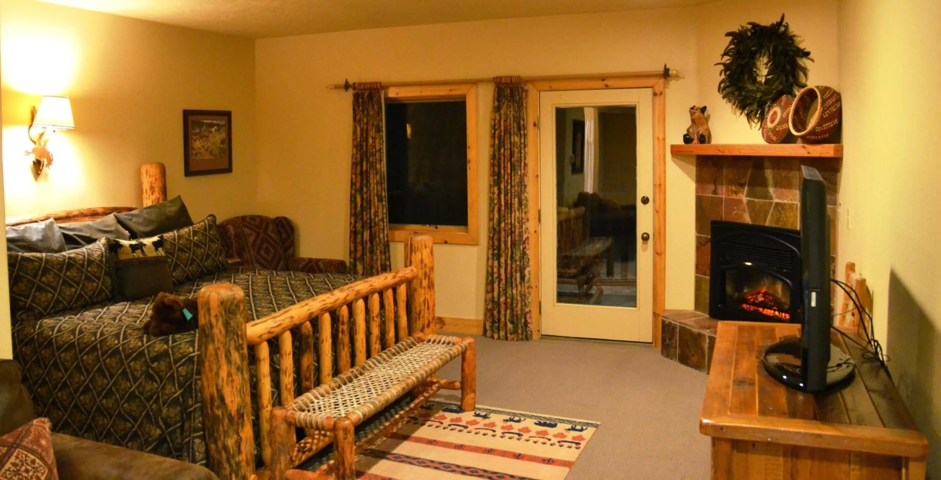Photo of the whole room in Daniels Summit Lodge