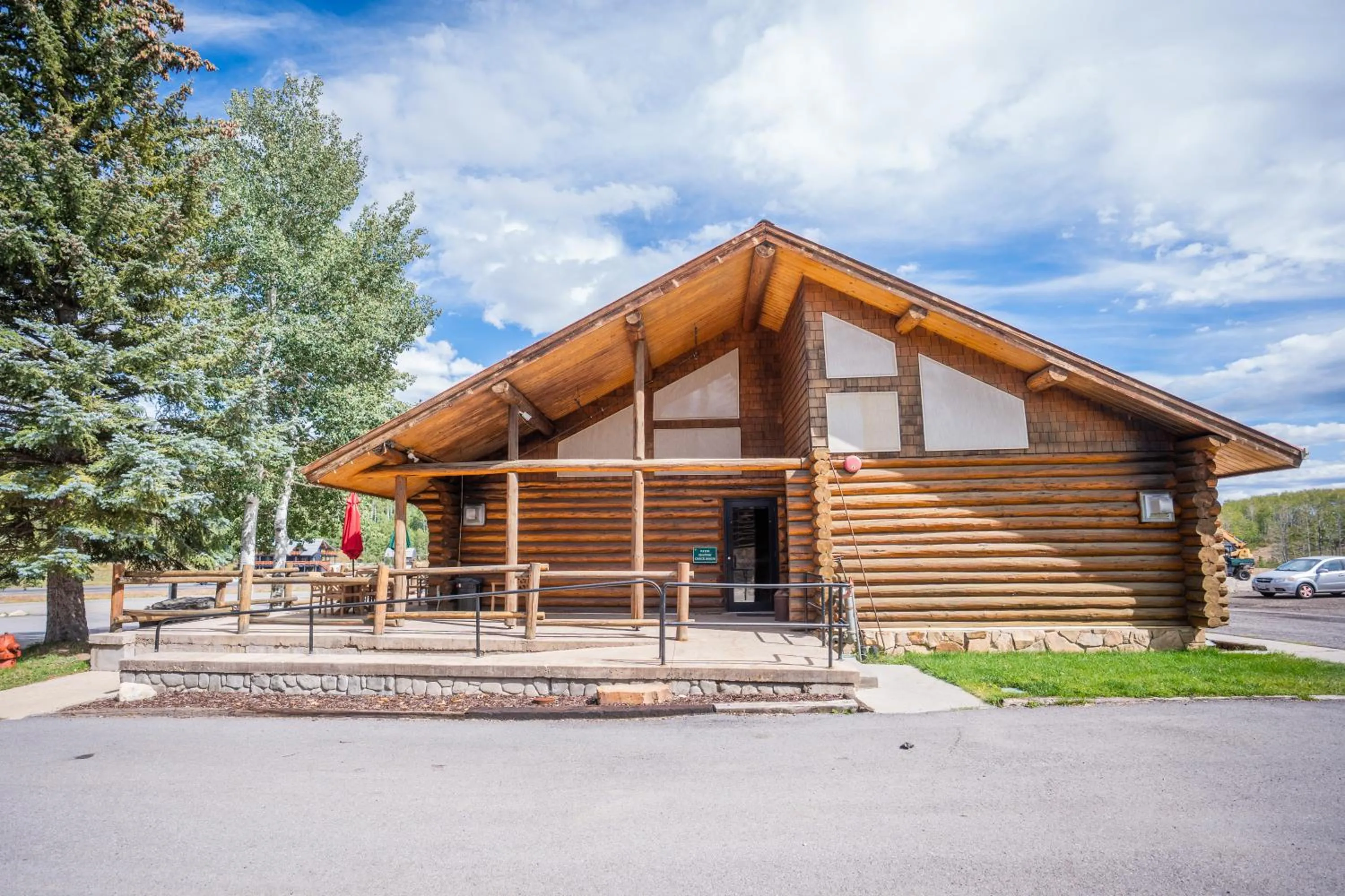 Restaurant/places to eat in Daniels Summit Lodge