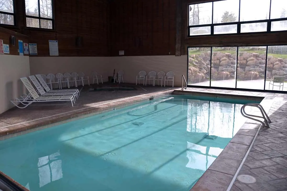 Swimming pool in Daniels Summit Lodge