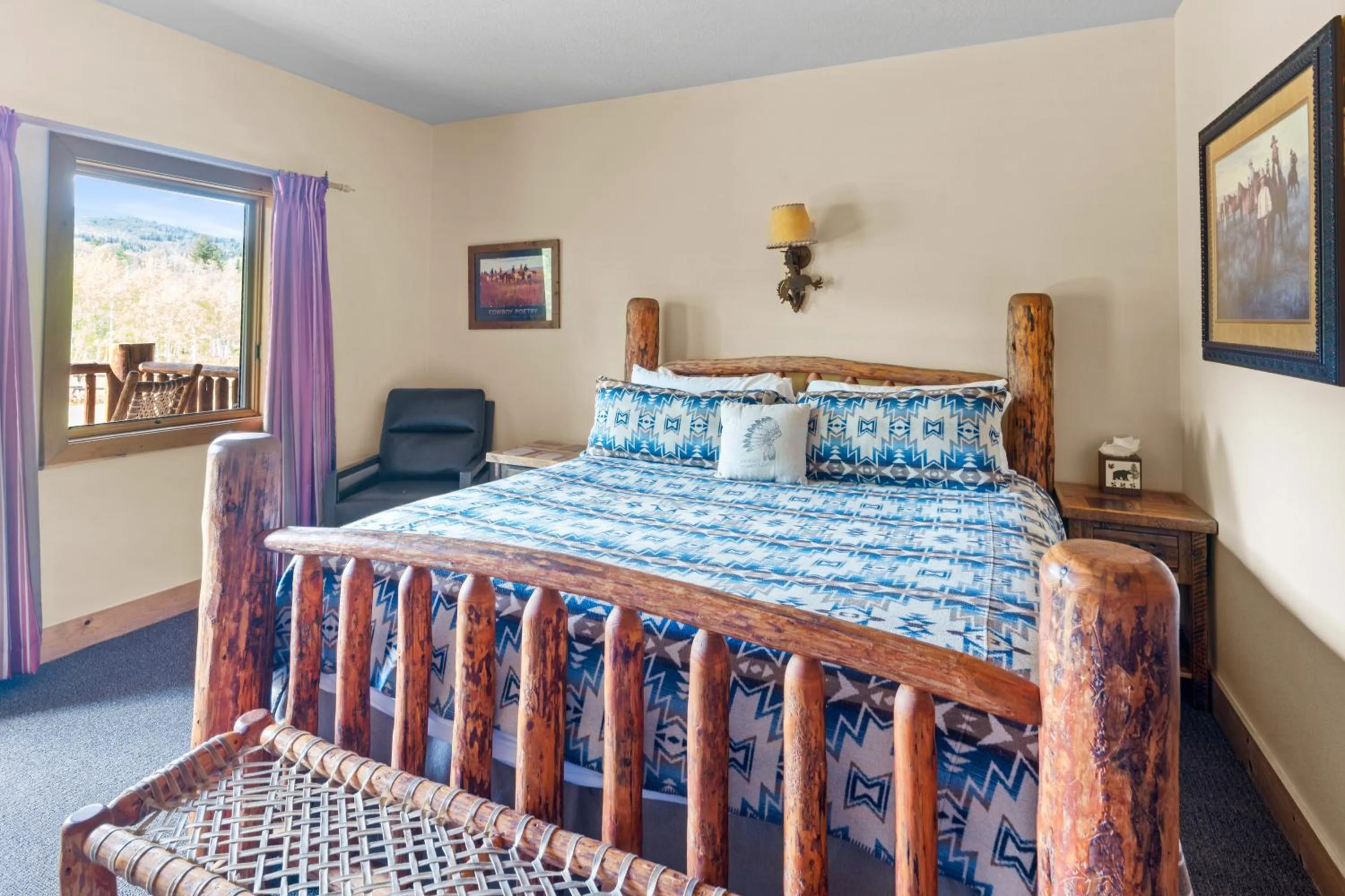 Bed in Daniels Summit Lodge