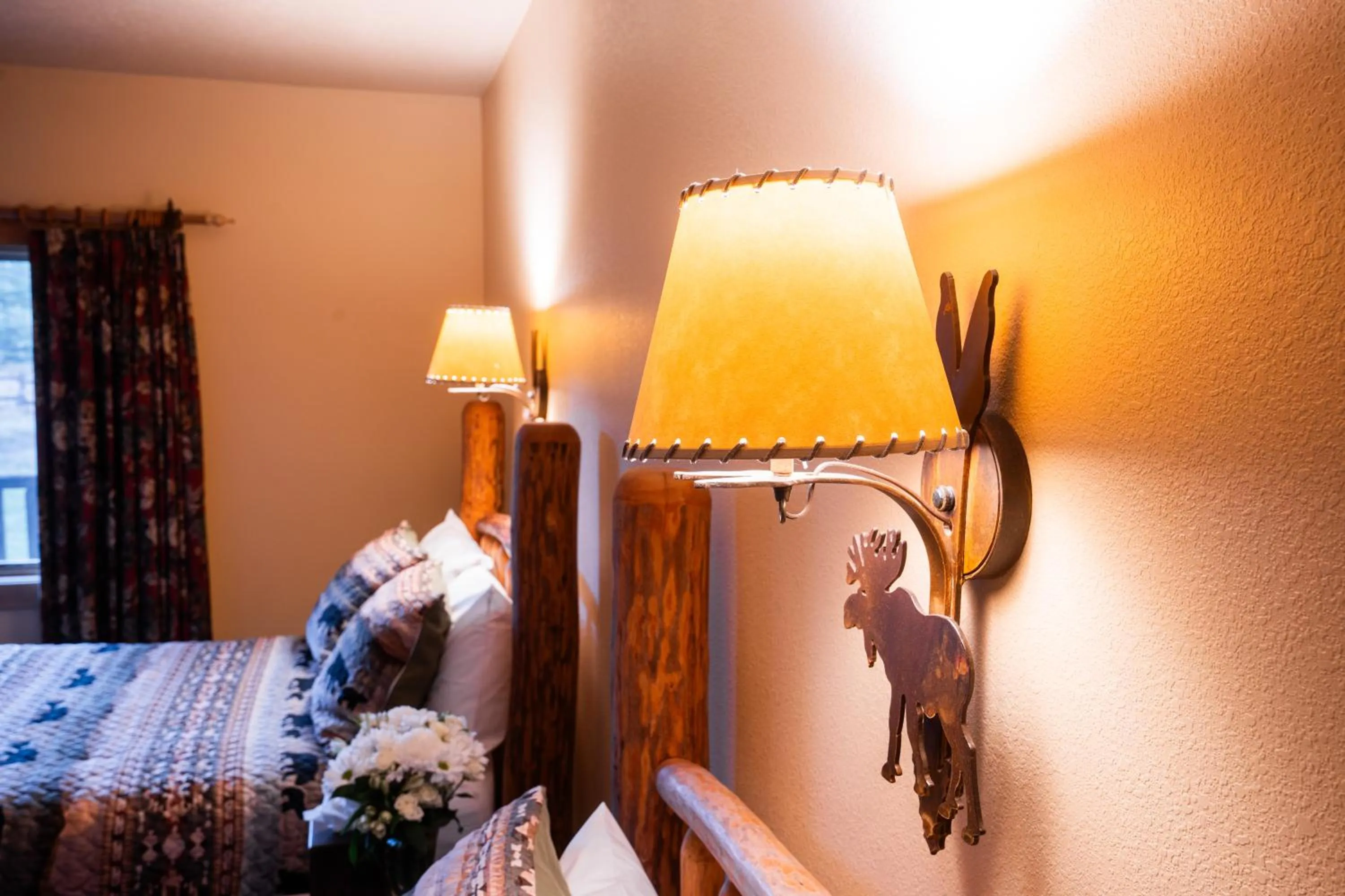 Bedroom, Bed in Daniels Summit Lodge
