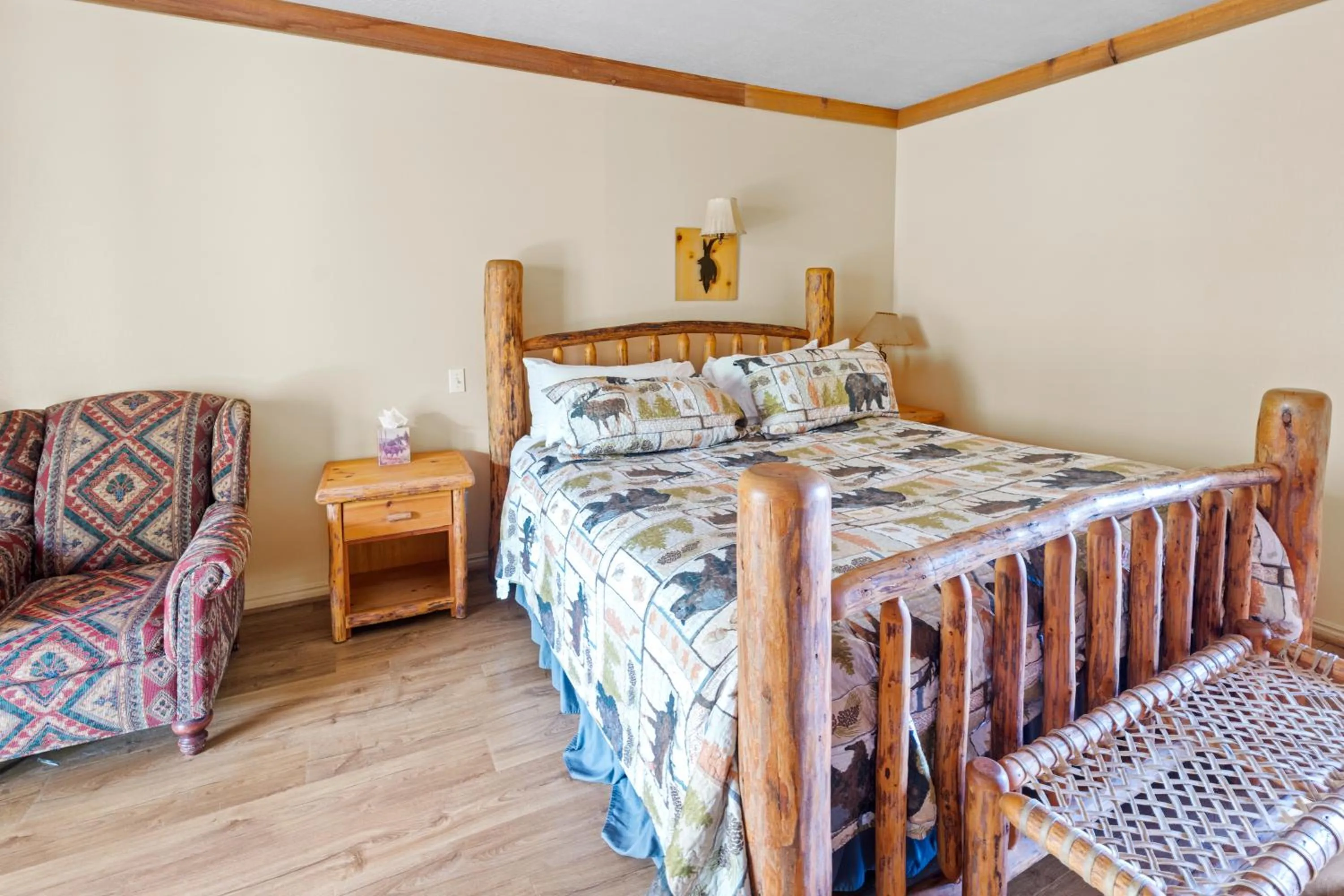 Bedroom, Bed in Daniels Summit Lodge