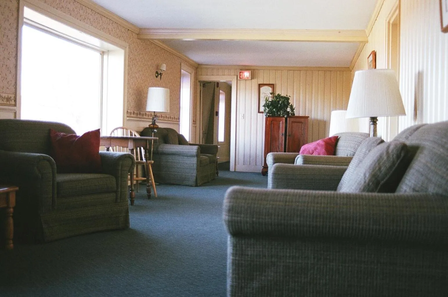 Communal lounge/ TV room in Winter Clove Family Inn