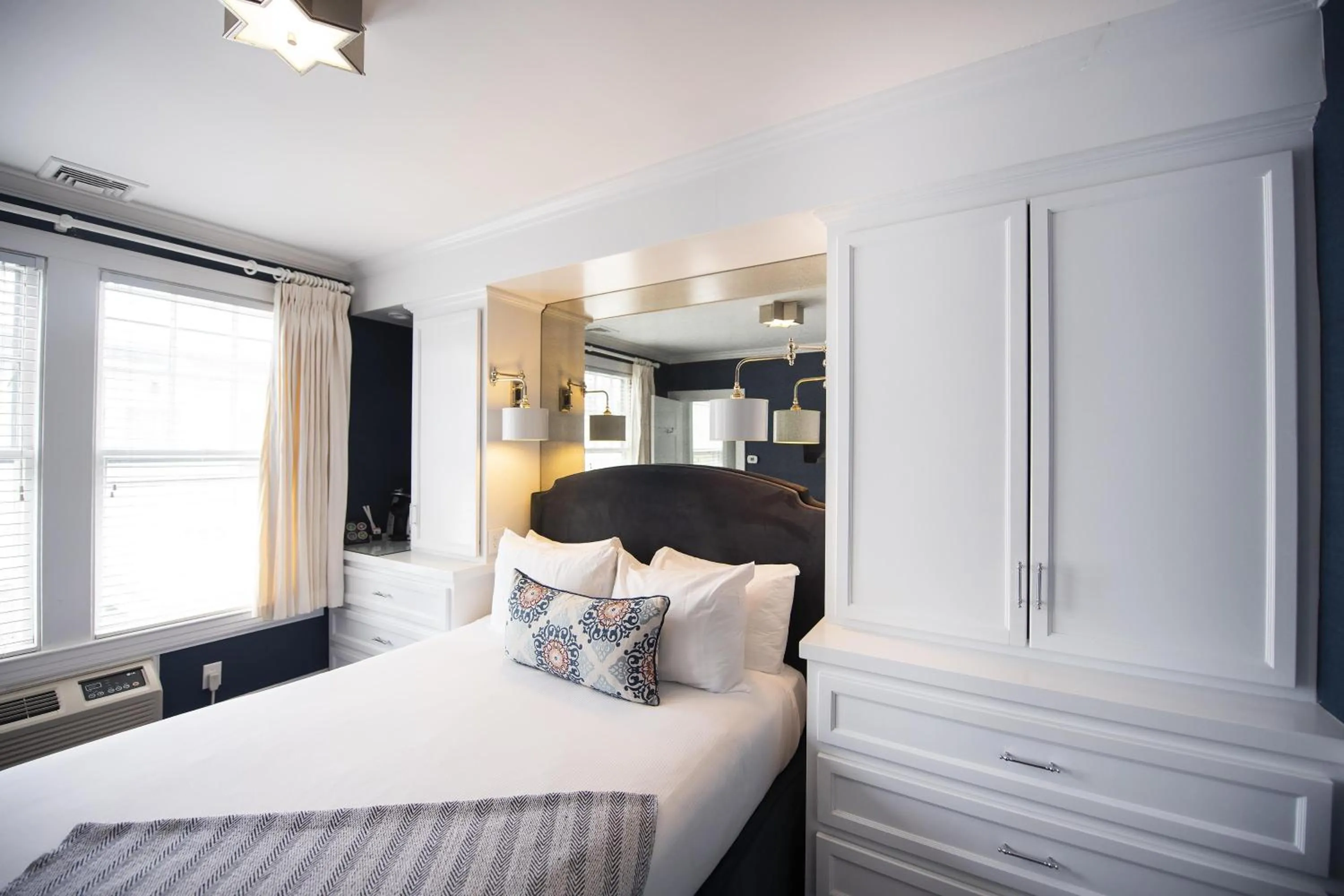 Bedroom, Bed in Kennebunkport Inn