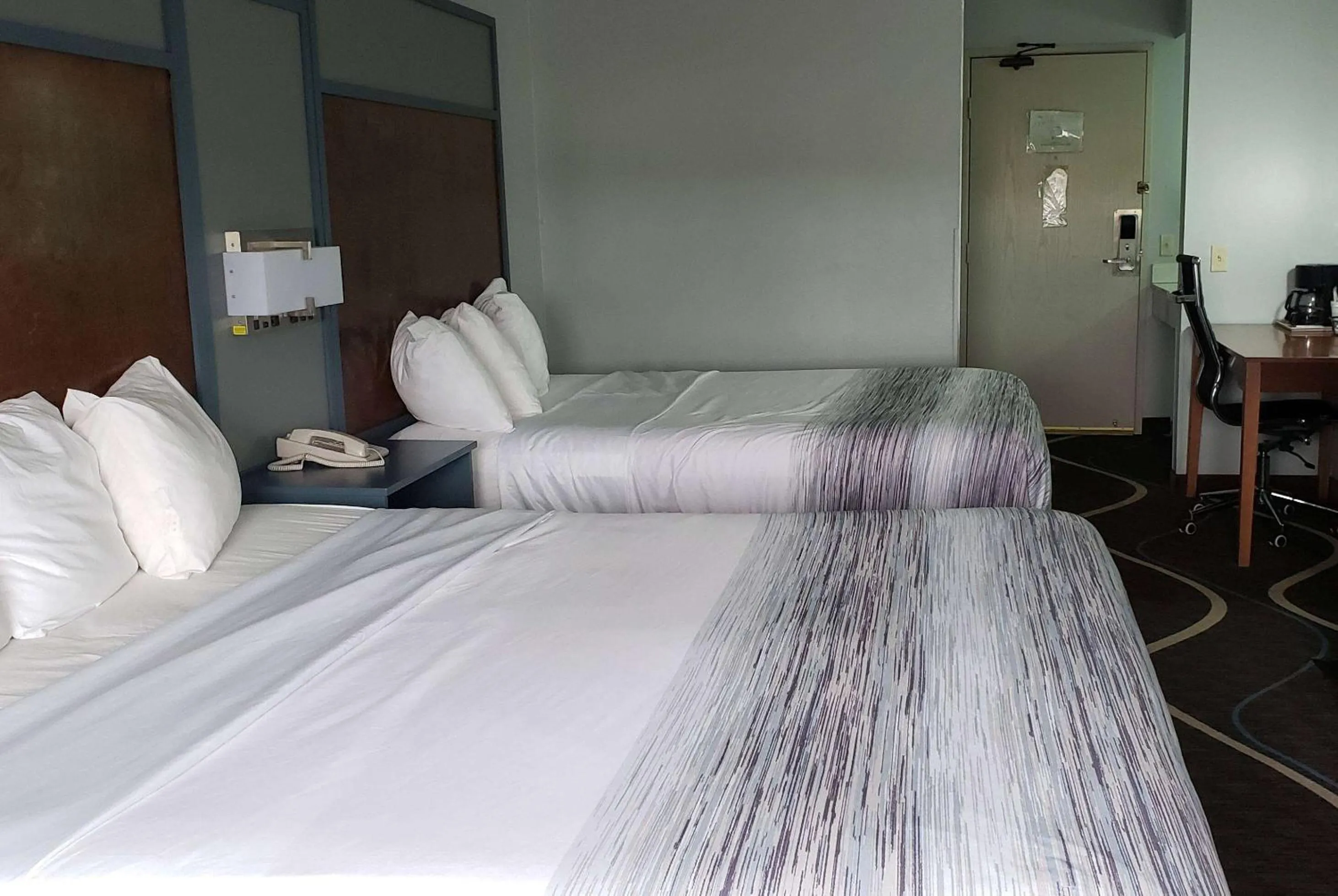 Photo of the whole room, Bed in Super 8 by Wyndham Mauston