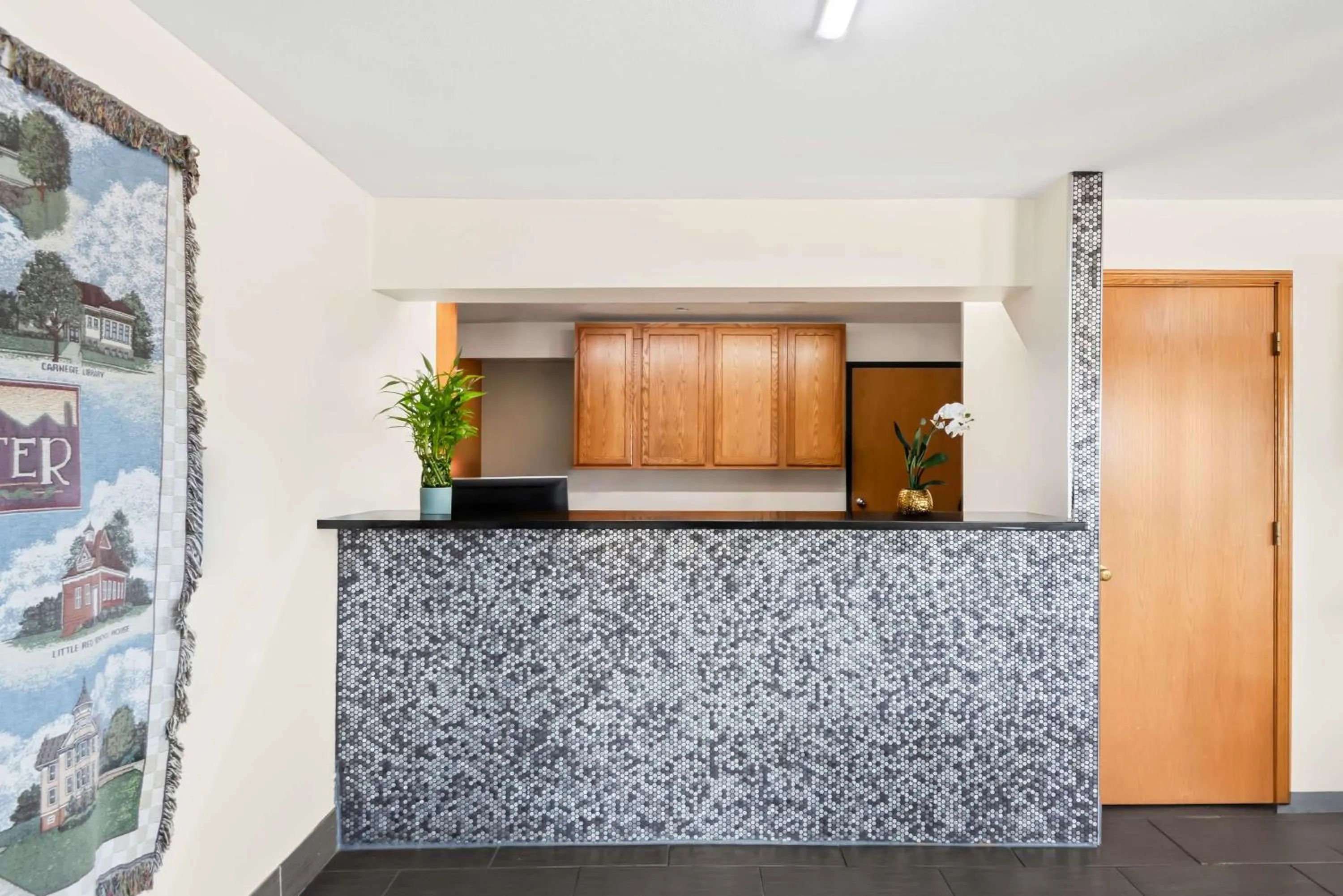 Lobby or reception in SureStay Hotel by Best Western Manchester