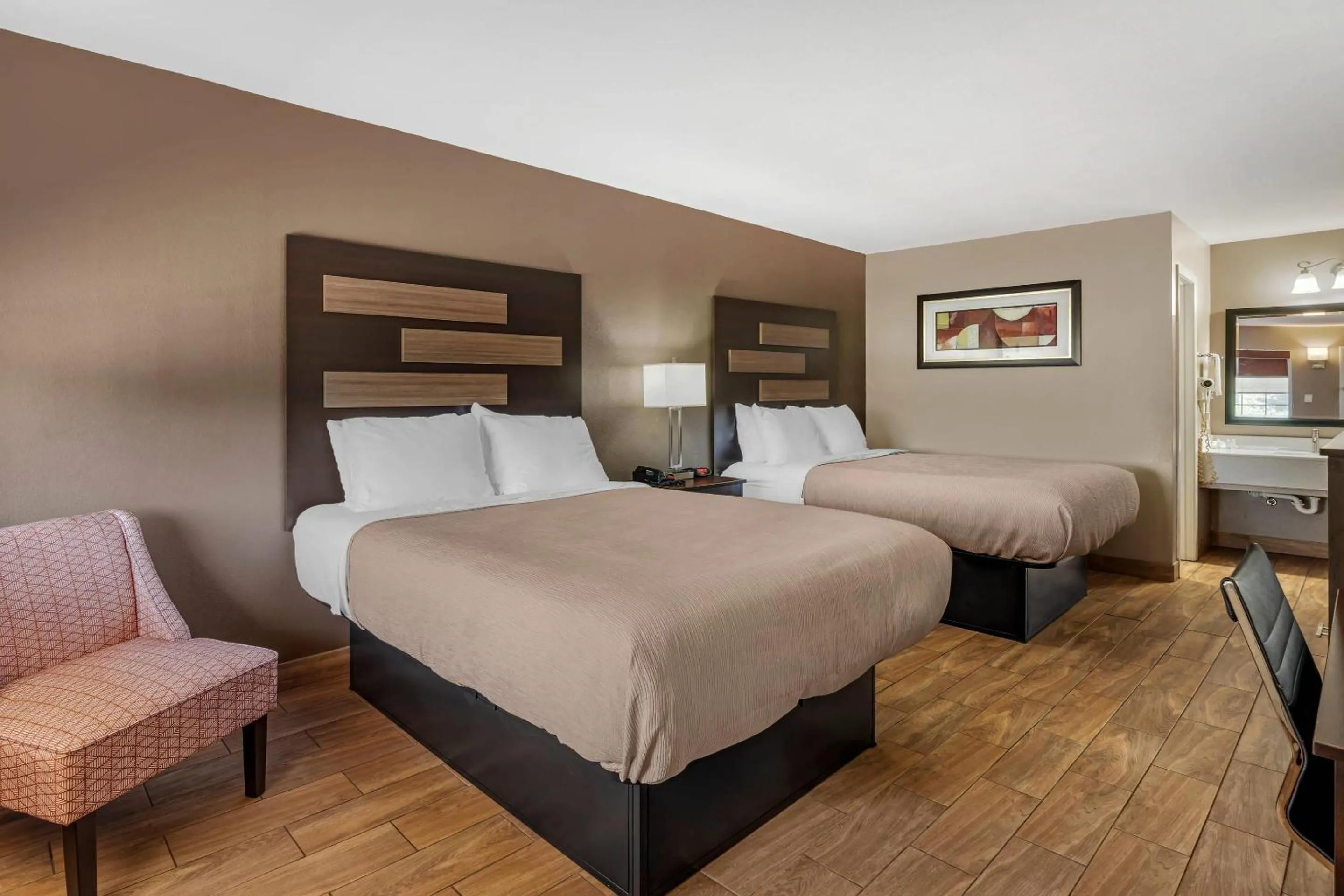 Bedroom, Bed in Quality Inn & Suites New Boston - Texarkana West