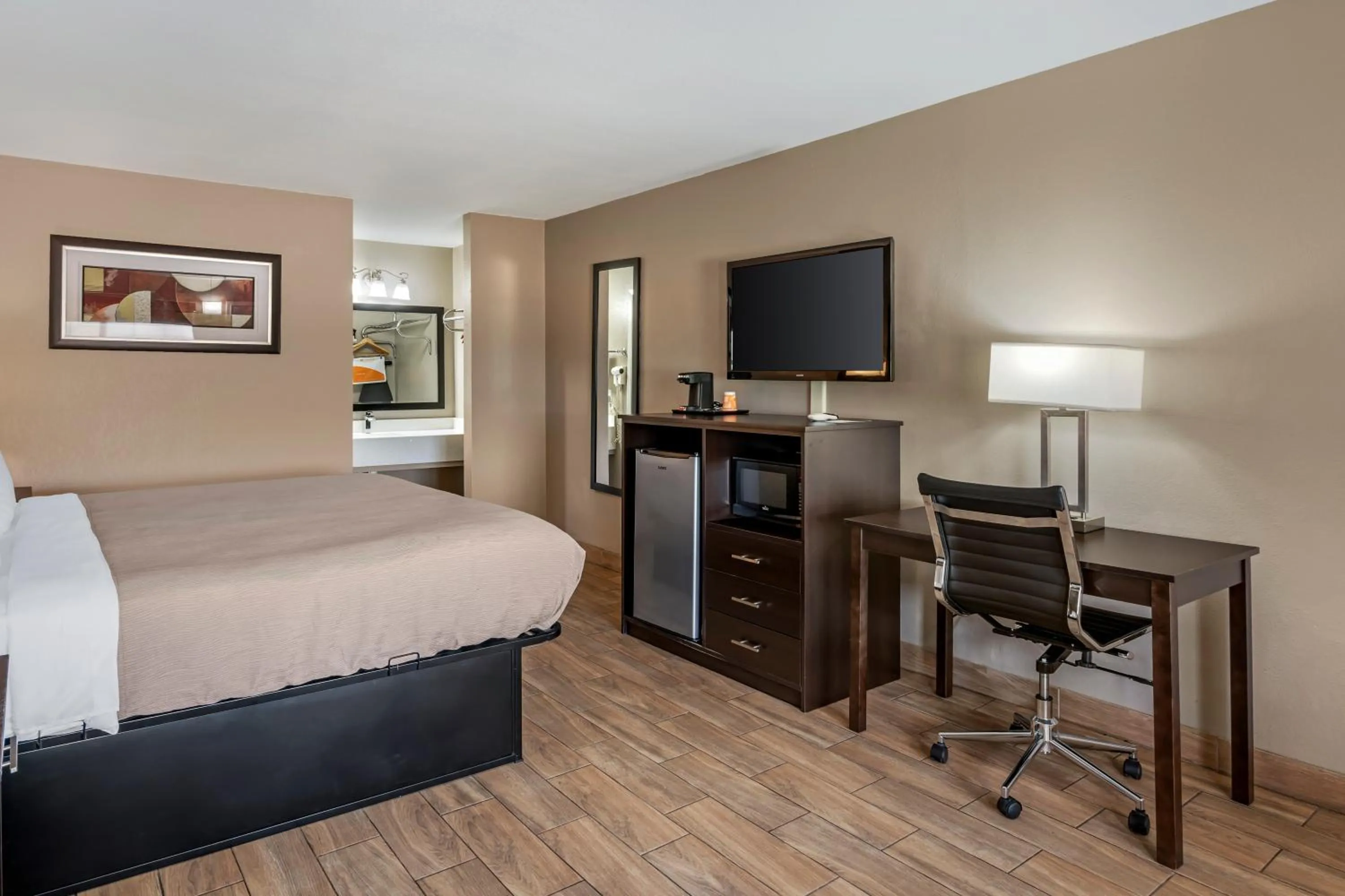 Photo of the whole room, Bed in Quality Inn & Suites New Boston - Texarkana West