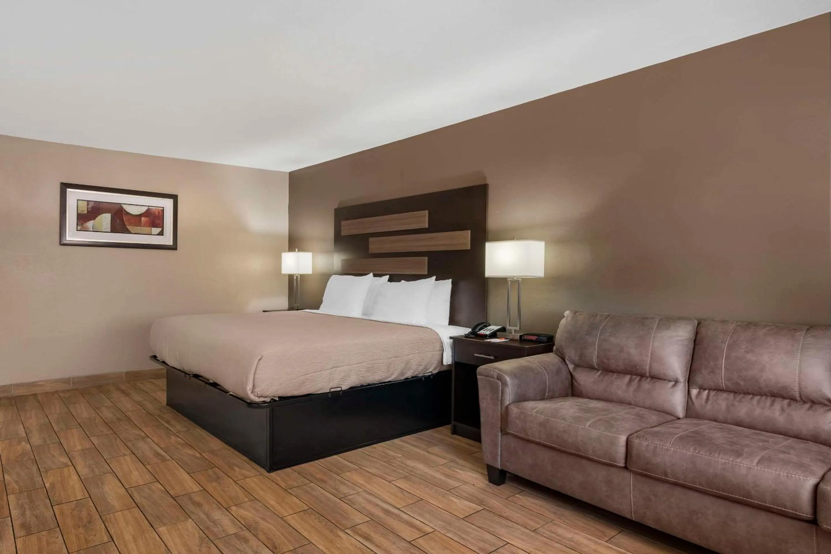 Bedroom, Bed in Americas Best Value Inn New Boston