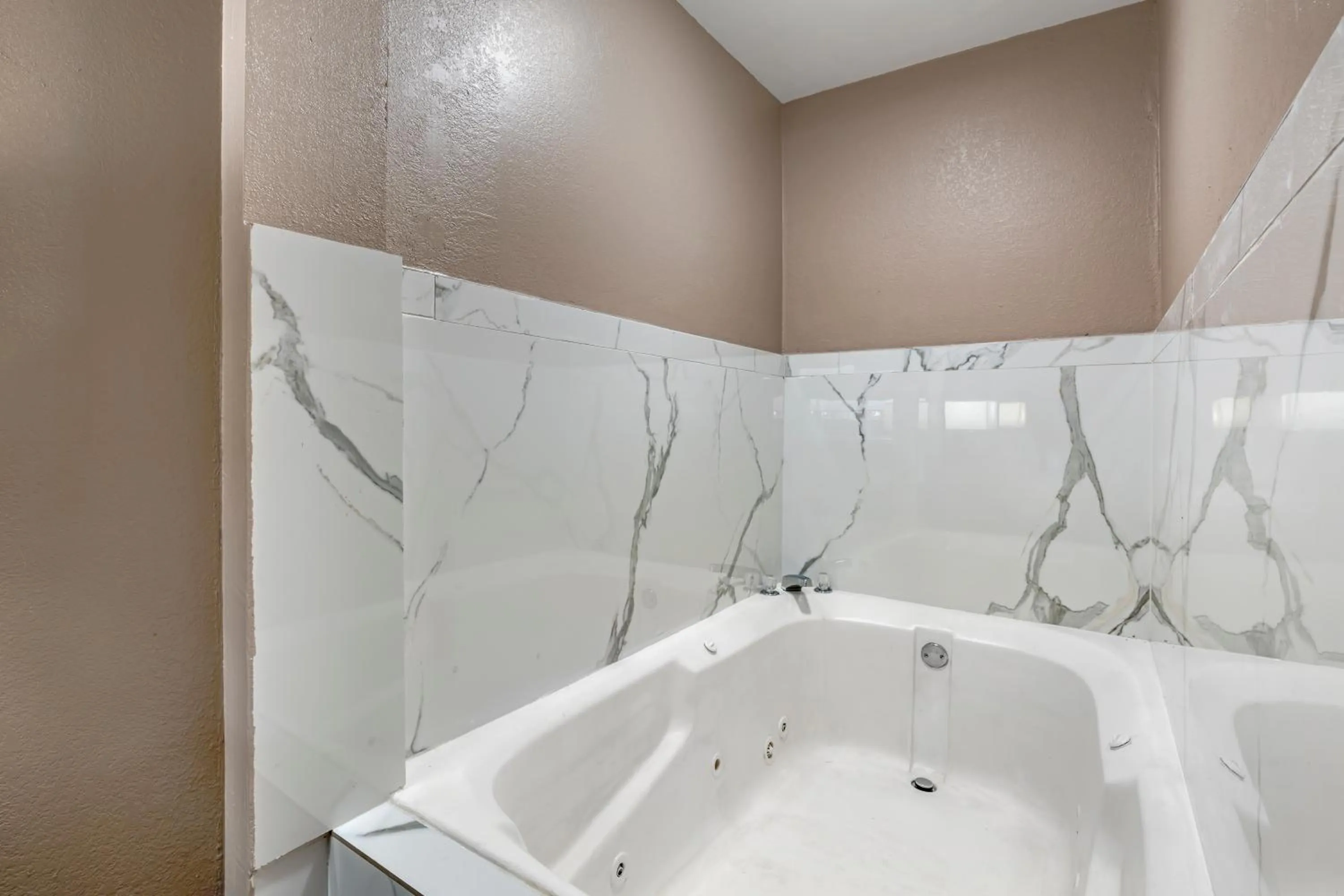 Hot Tub in Quality Inn & Suites New Boston - Texarkana West