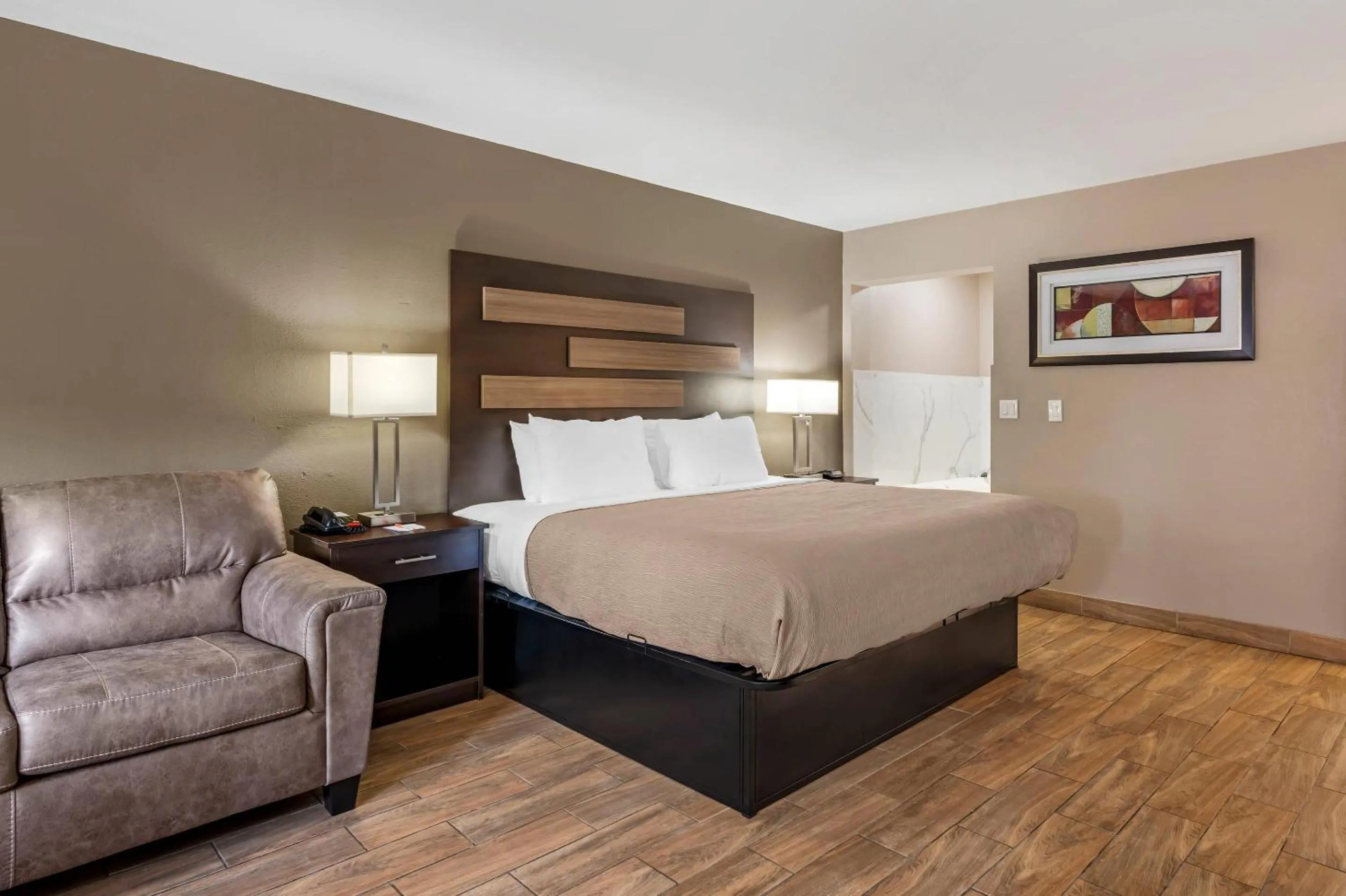 Bedroom, Bed in Quality Inn & Suites New Boston - Texarkana West