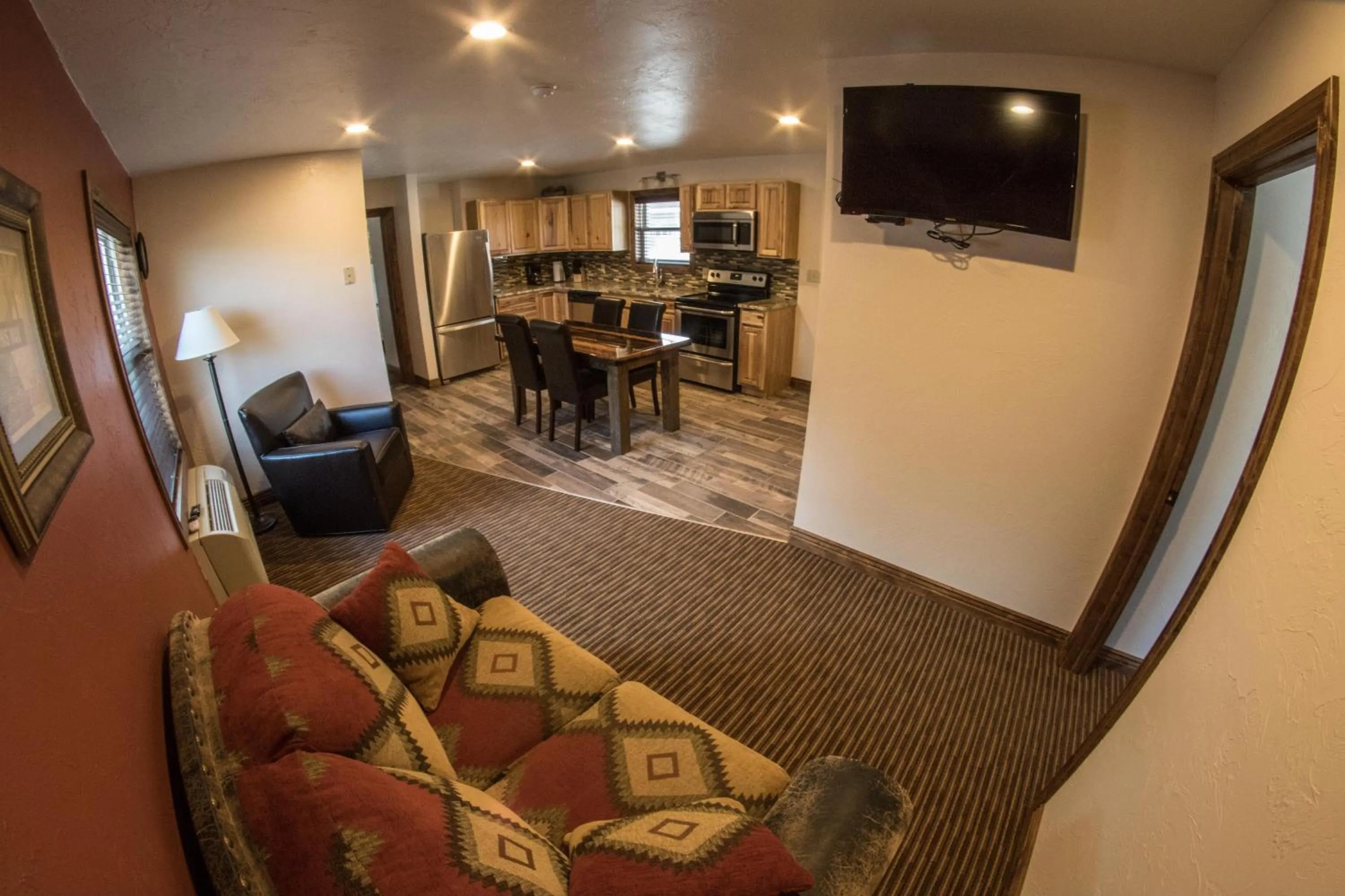 TV and multimedia in Stagecoach Inn & Suites