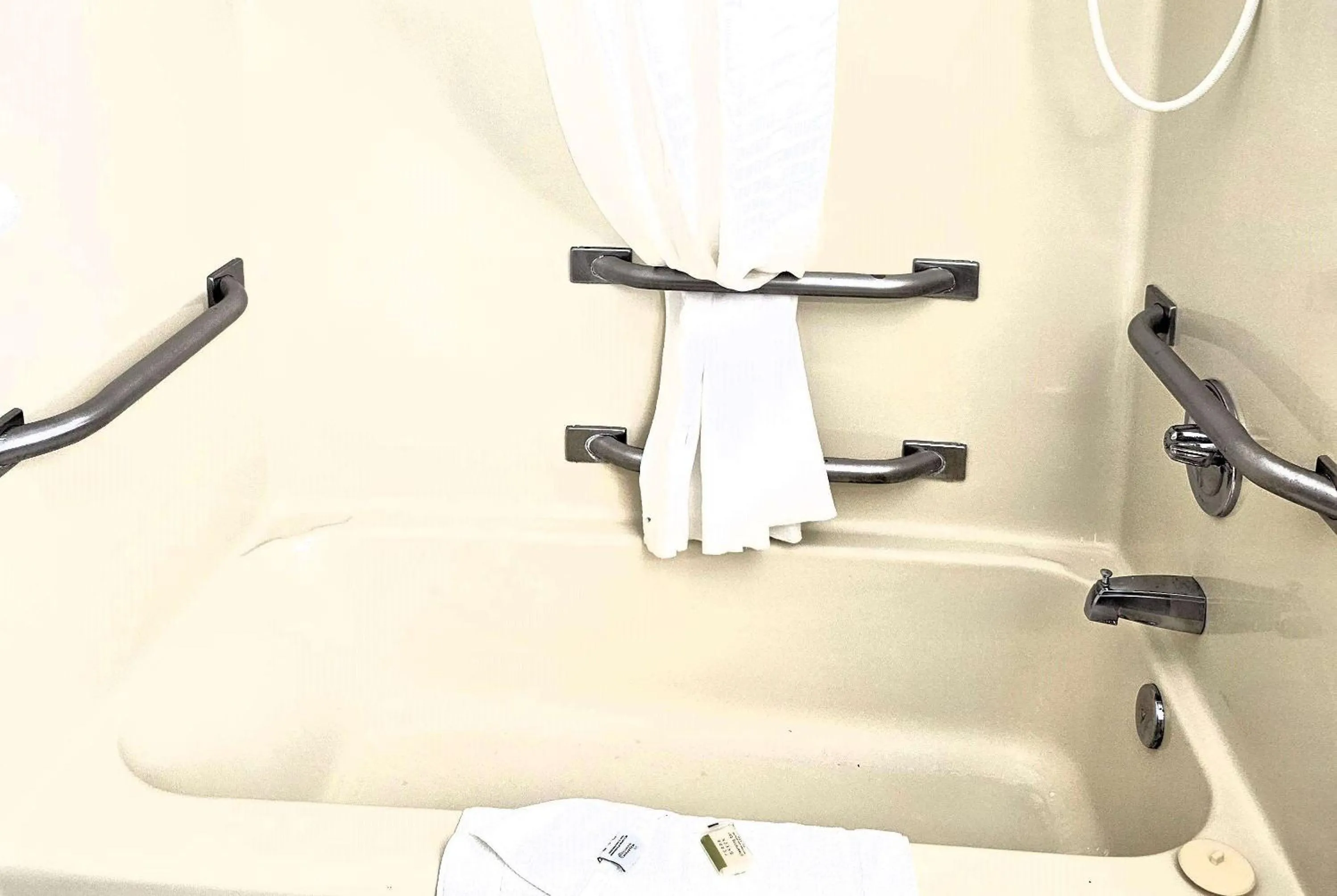 TV and multimedia in Days Inn by Wyndham North Sioux City