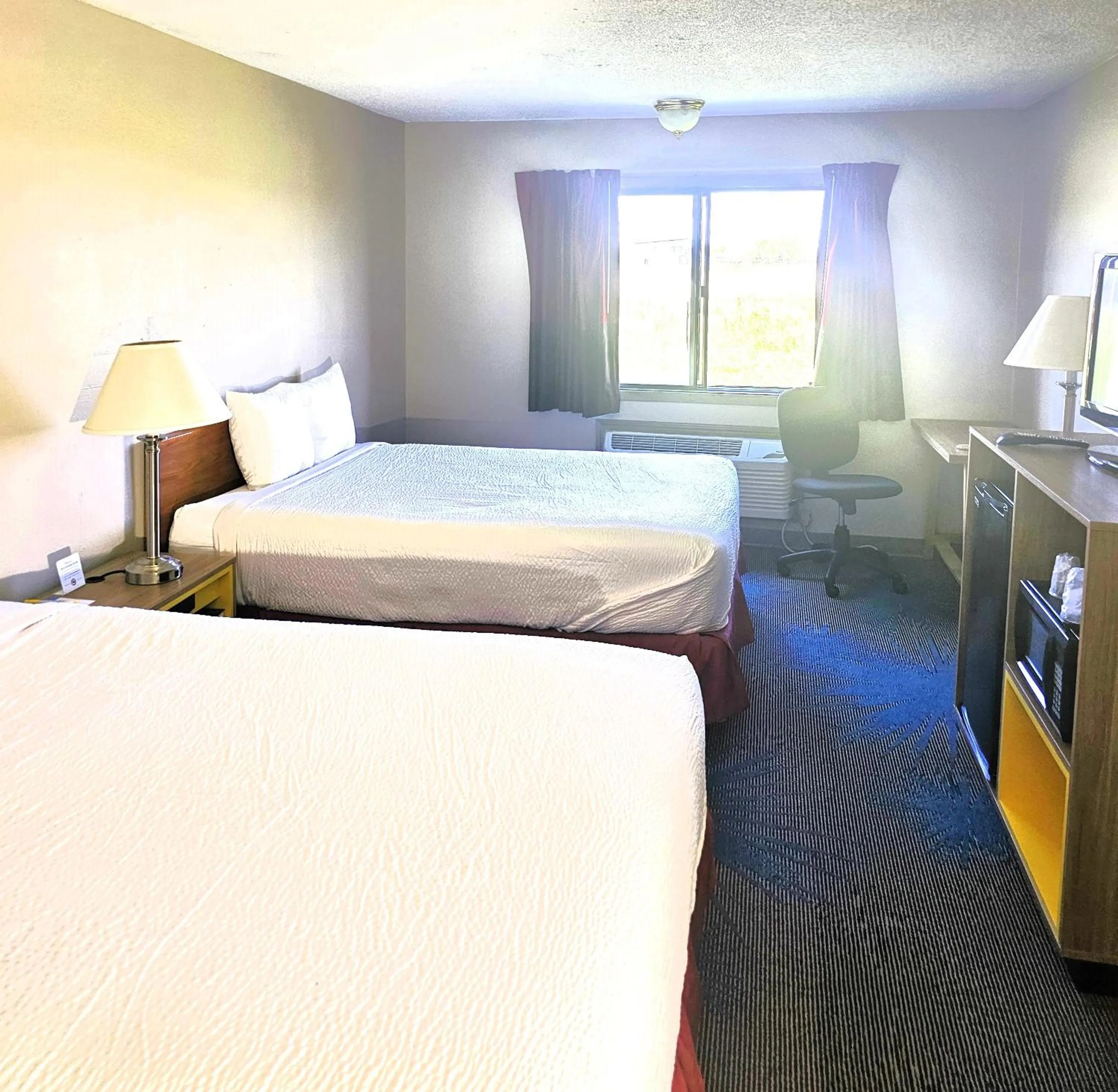 Bed in Days Inn by Wyndham North Sioux City