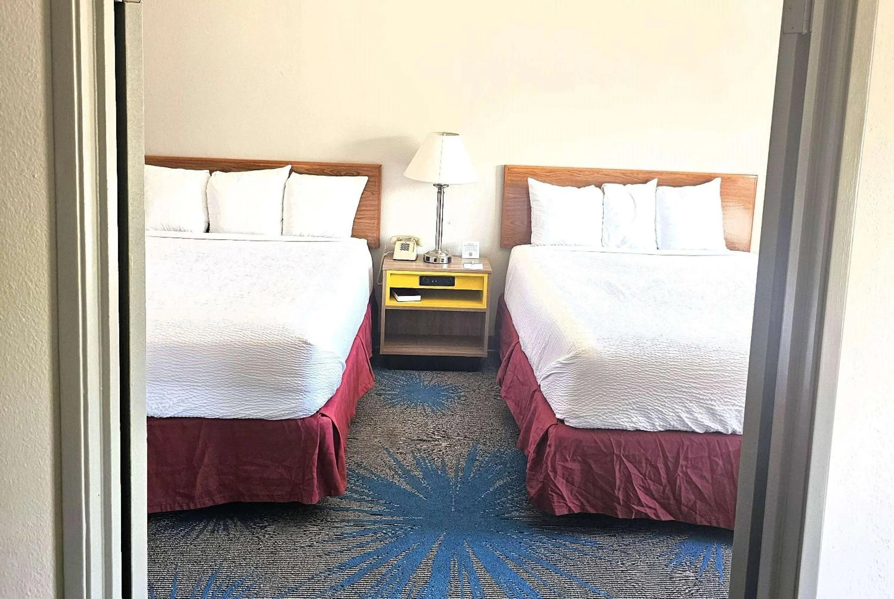 Photo of the whole room, Bed in Days Inn by Wyndham North Sioux City