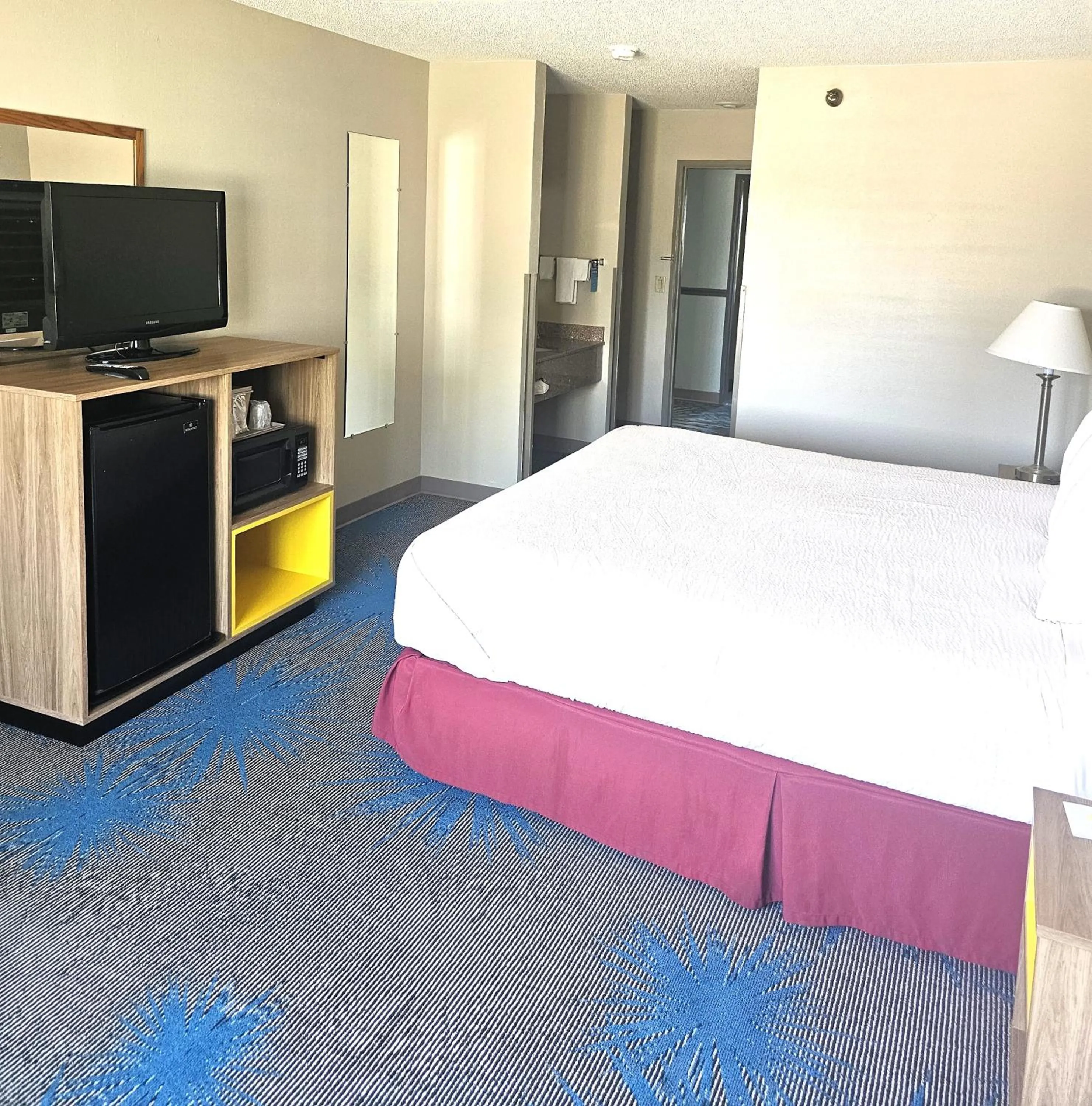 Bed in Days Inn by Wyndham North Sioux City