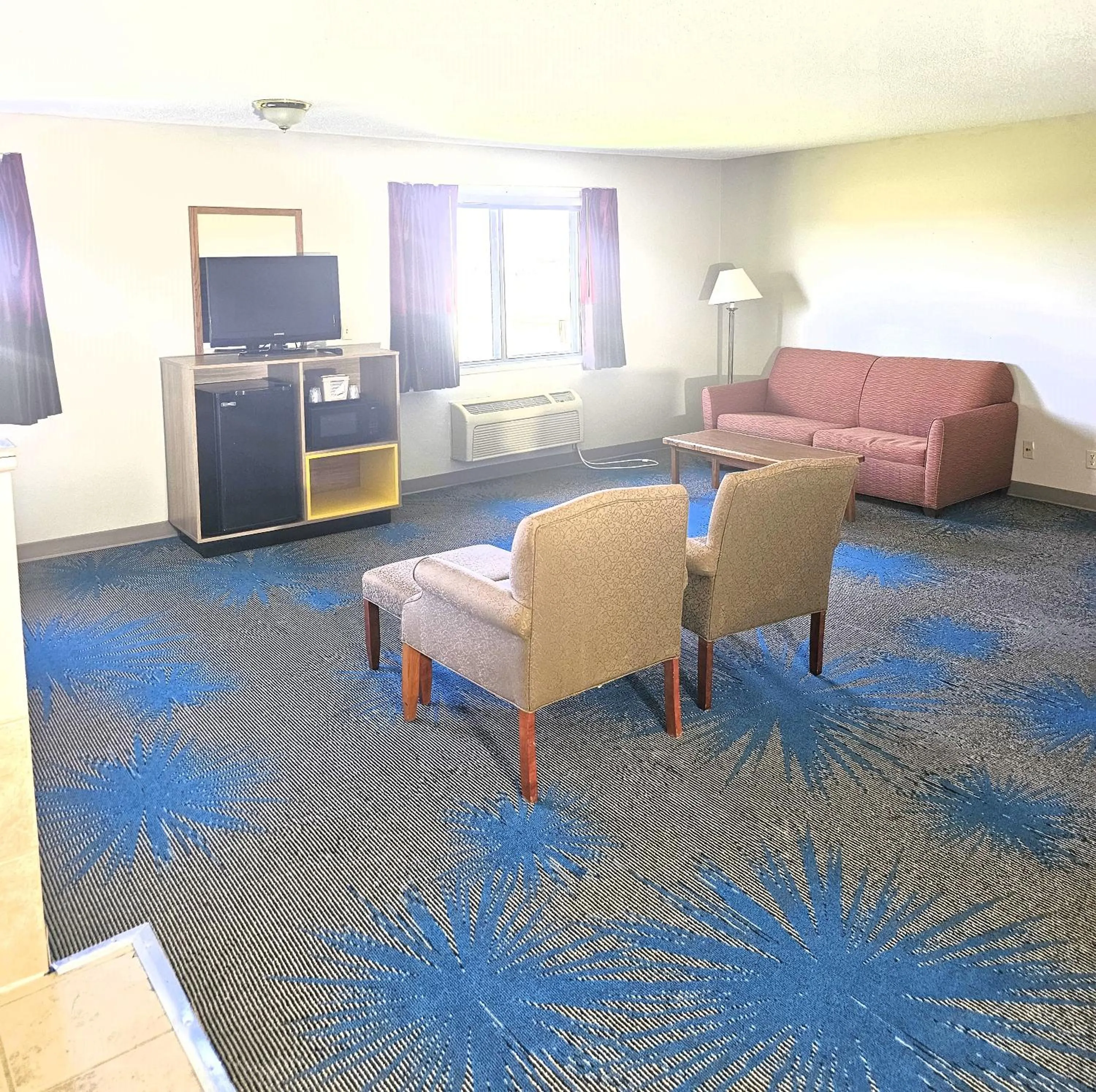 TV and multimedia in Days Inn by Wyndham North Sioux City