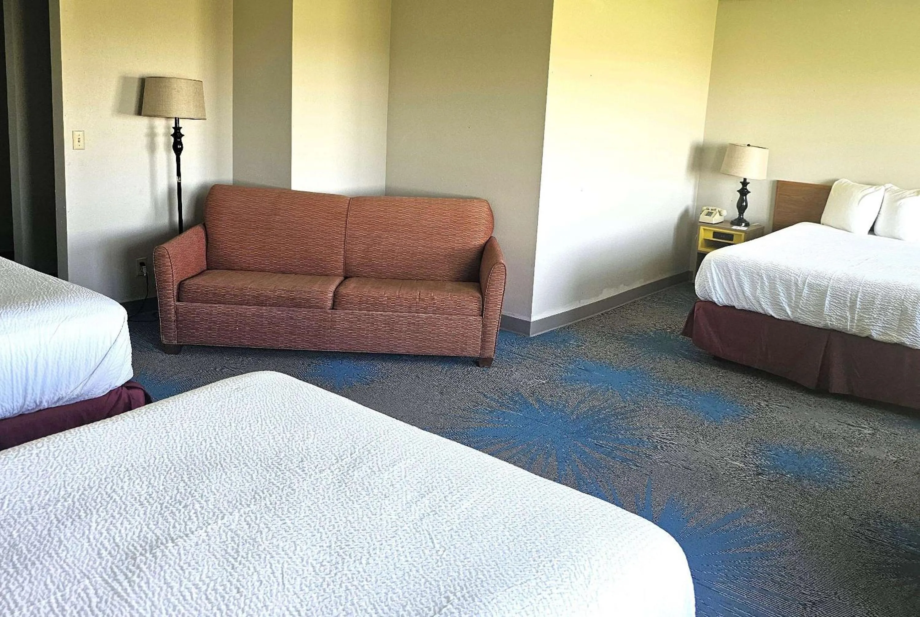 Photo of the whole room, Bed in Days Inn by Wyndham North Sioux City