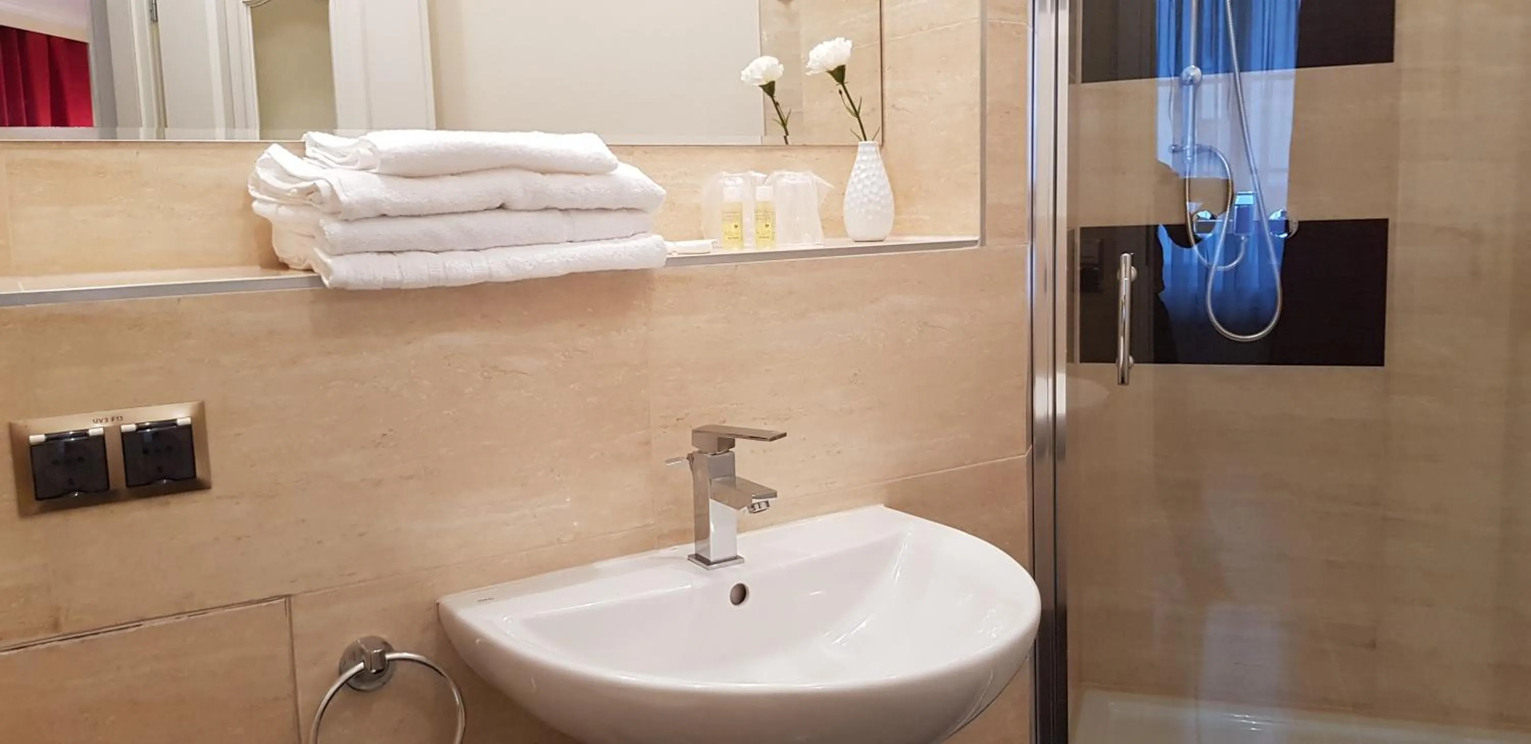 Shower in Hotel-Villa Lalee