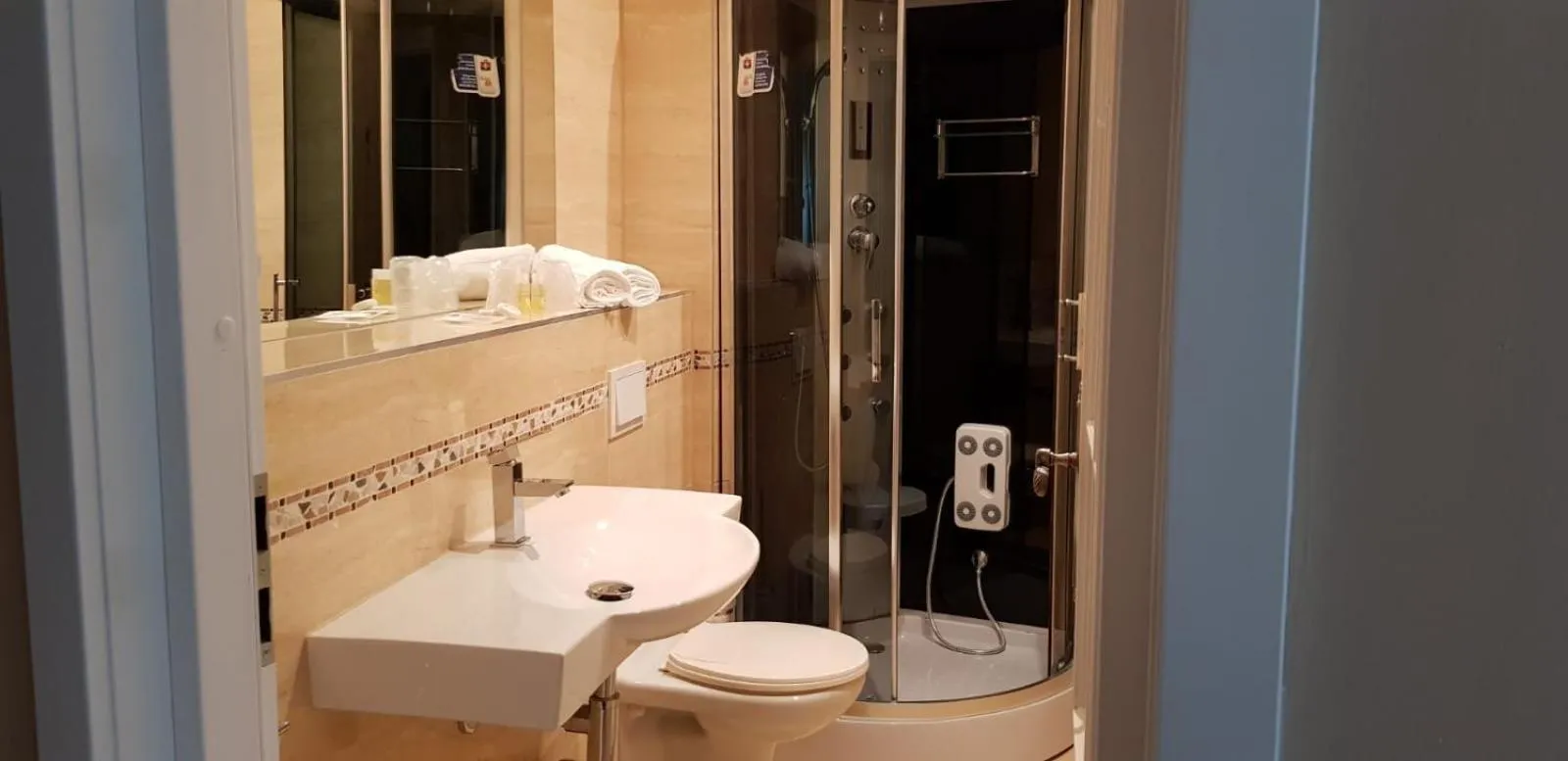 Shower in Hotel-Villa Lalee