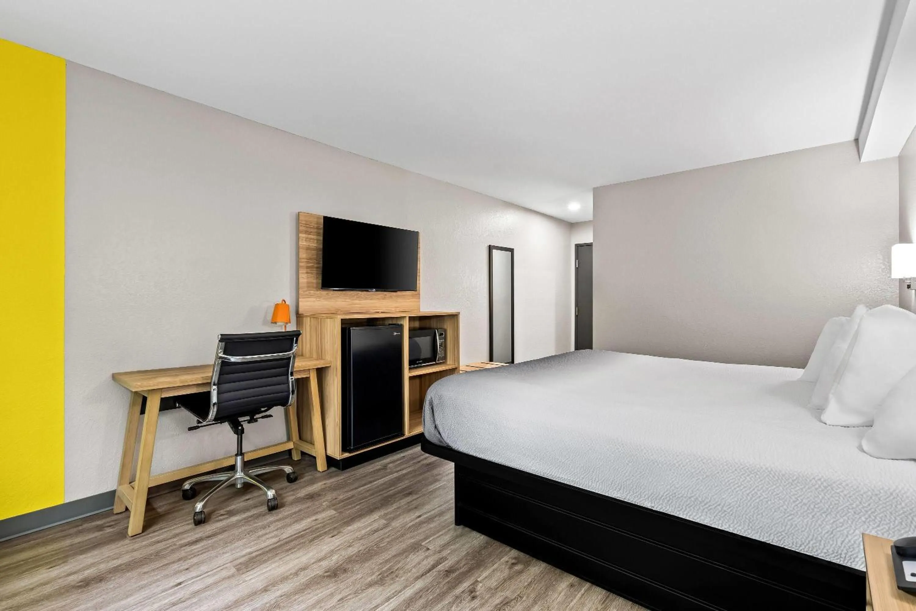 Bed in Super 8 by Wyndham Lewiston Auburn Area