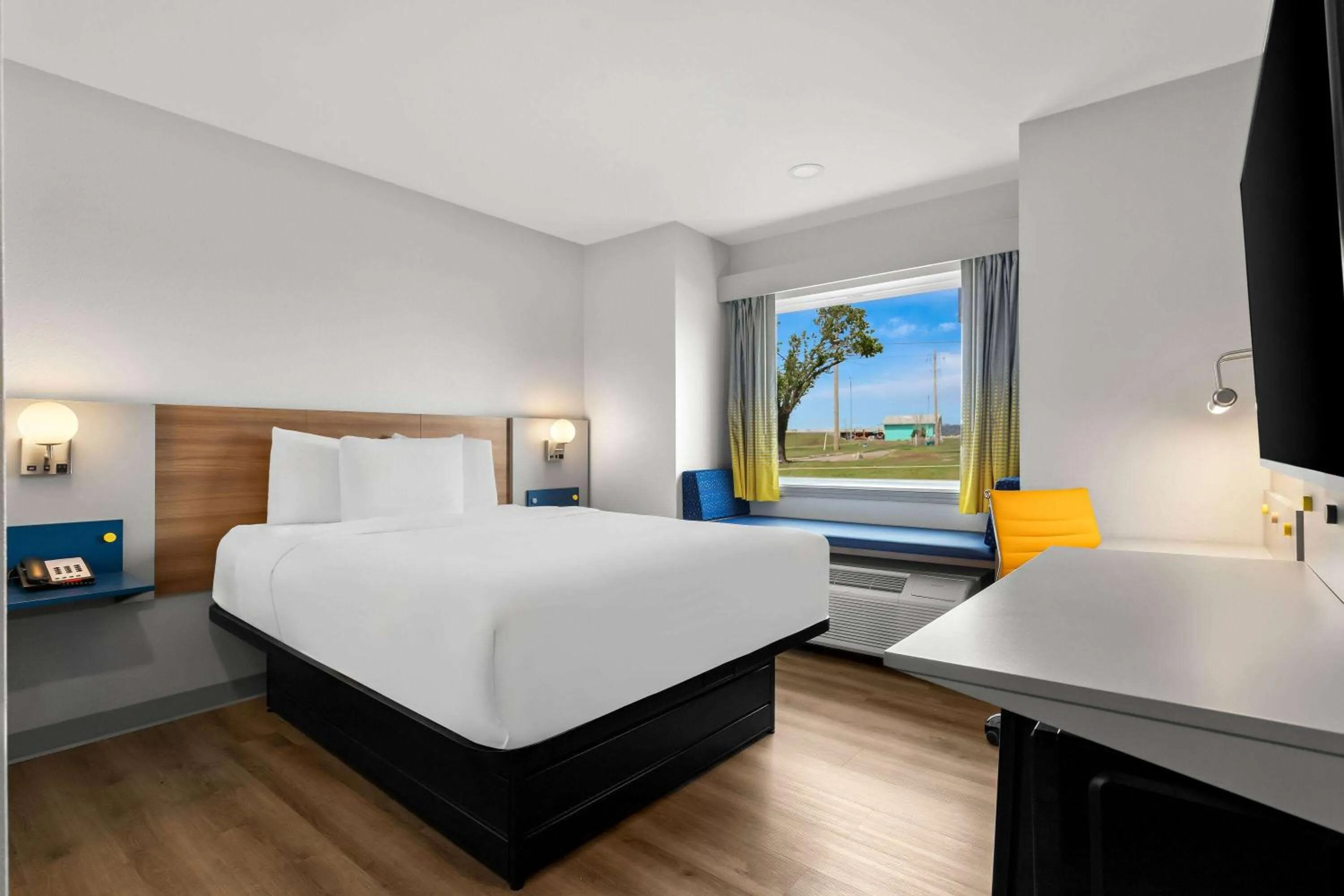 Bed in Microtel Inn & Suites by Wyndham Tulsa - Catoosa Route 66