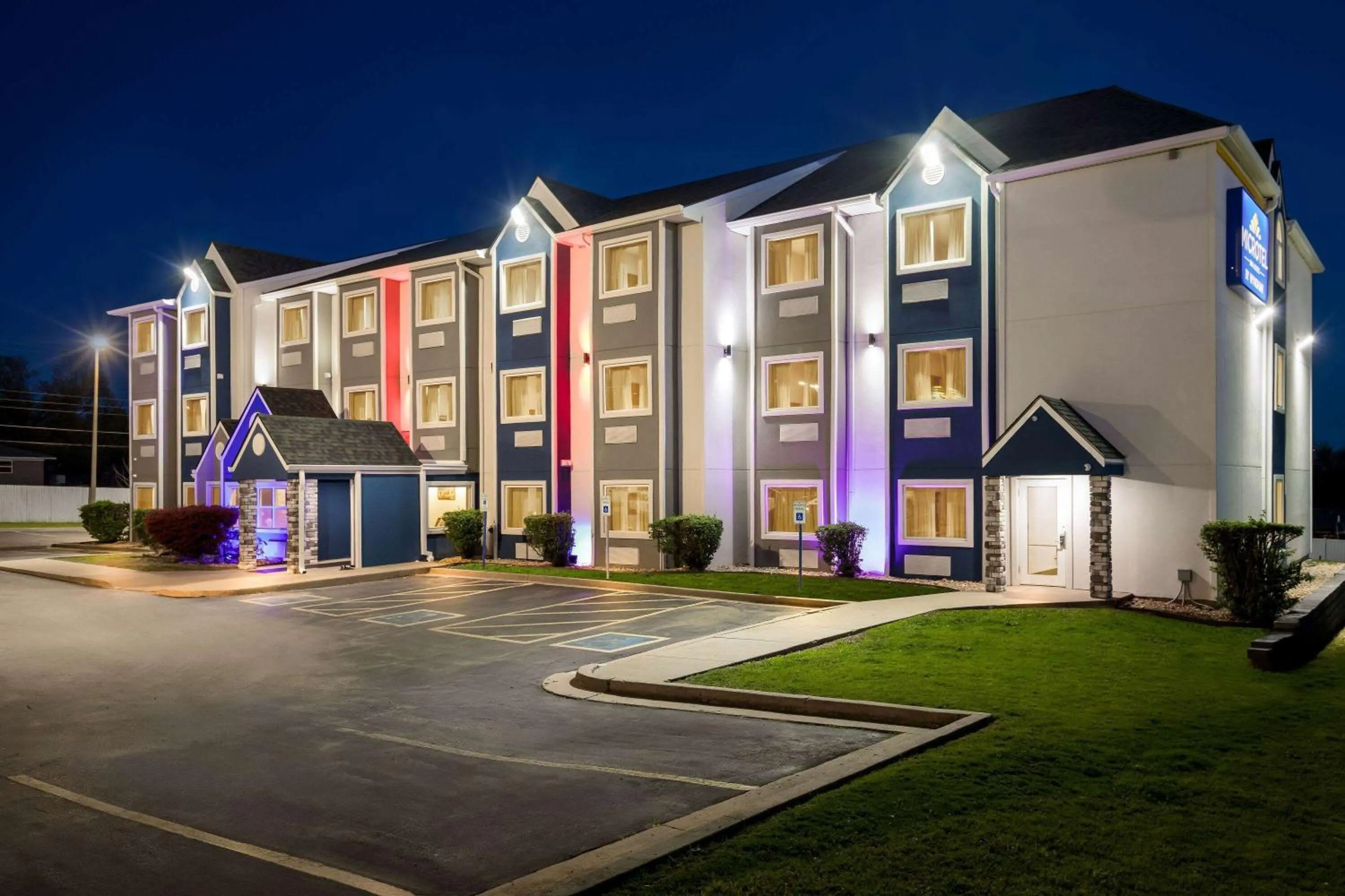 Property building in Microtel Inn & Suites by Wyndham Tulsa - Catoosa Route 66