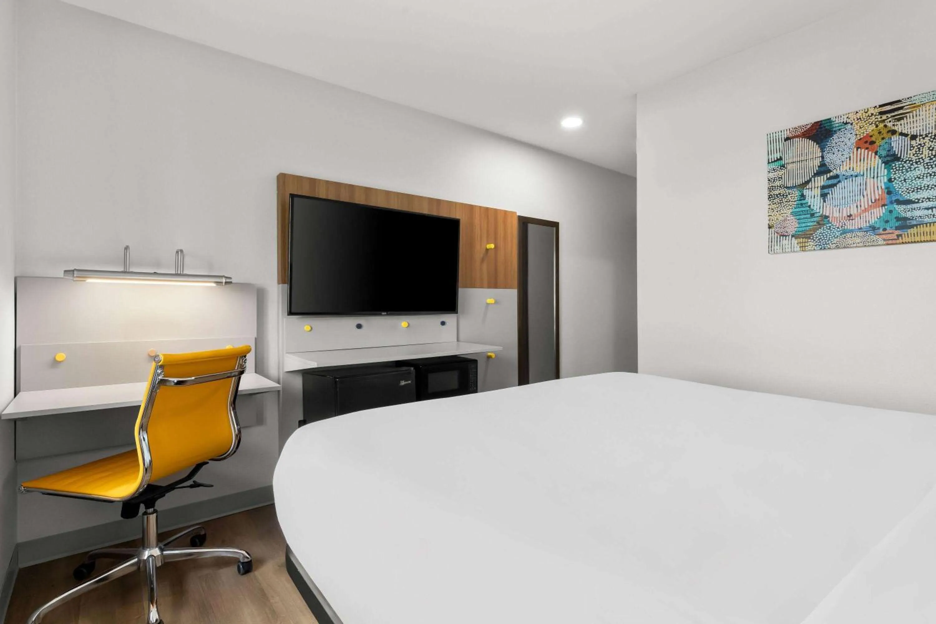 Bed in Microtel Inn & Suites by Wyndham Tulsa - Catoosa Route 66